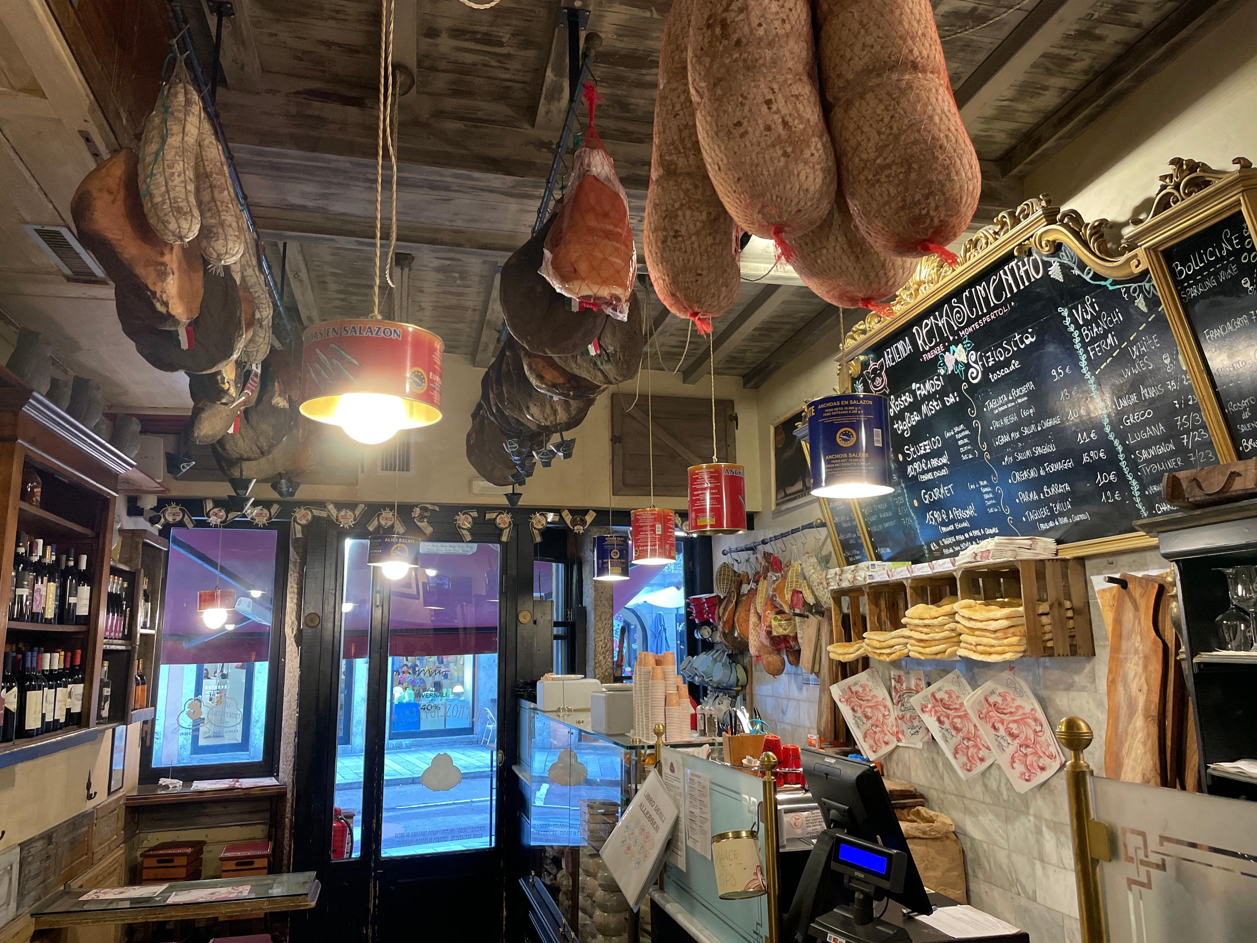Milan History & Street Food Walk with Wine