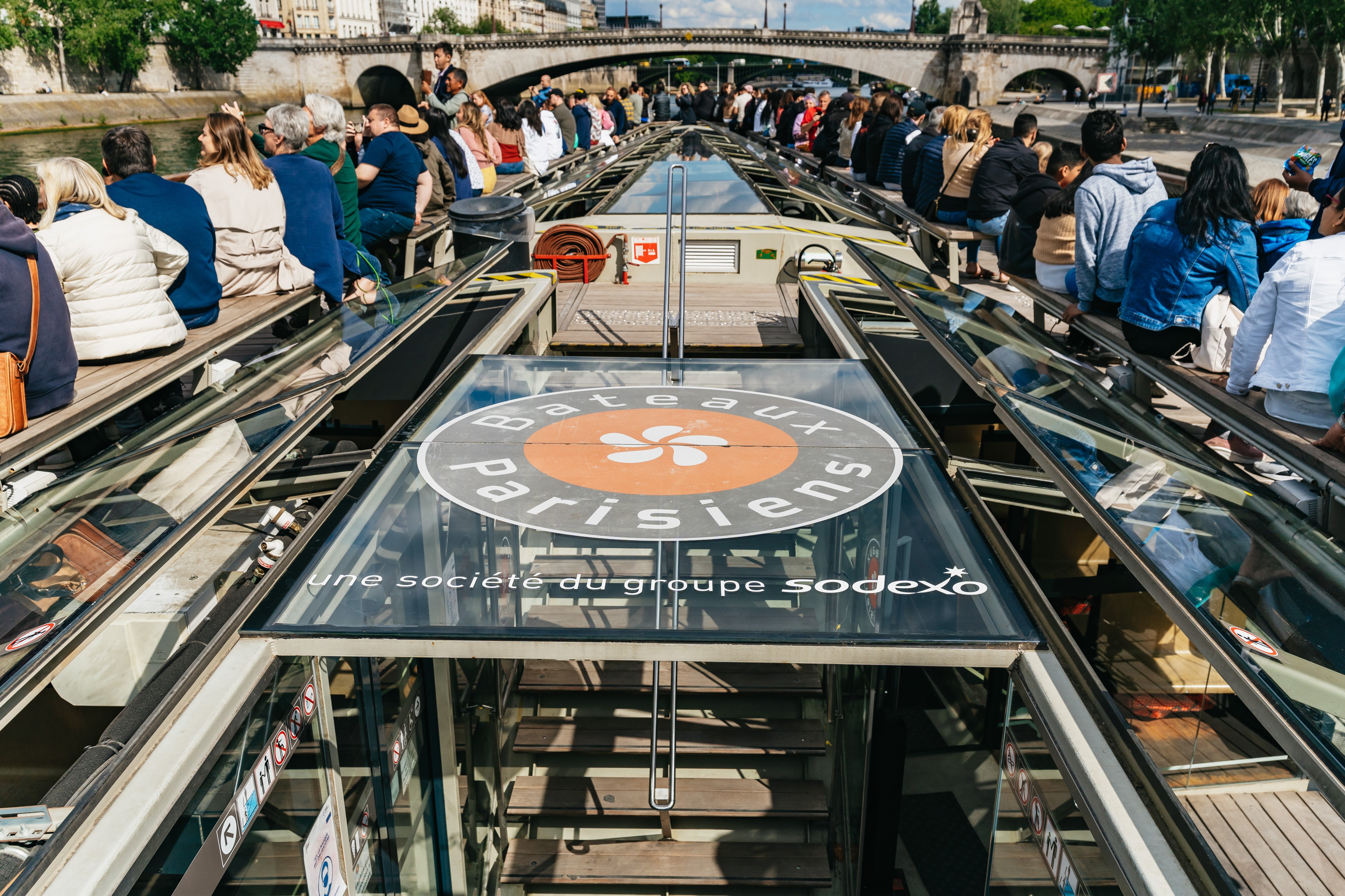 Paris: 1-Hour Seine River Sightseeing Cruise from the Eiffel Tower