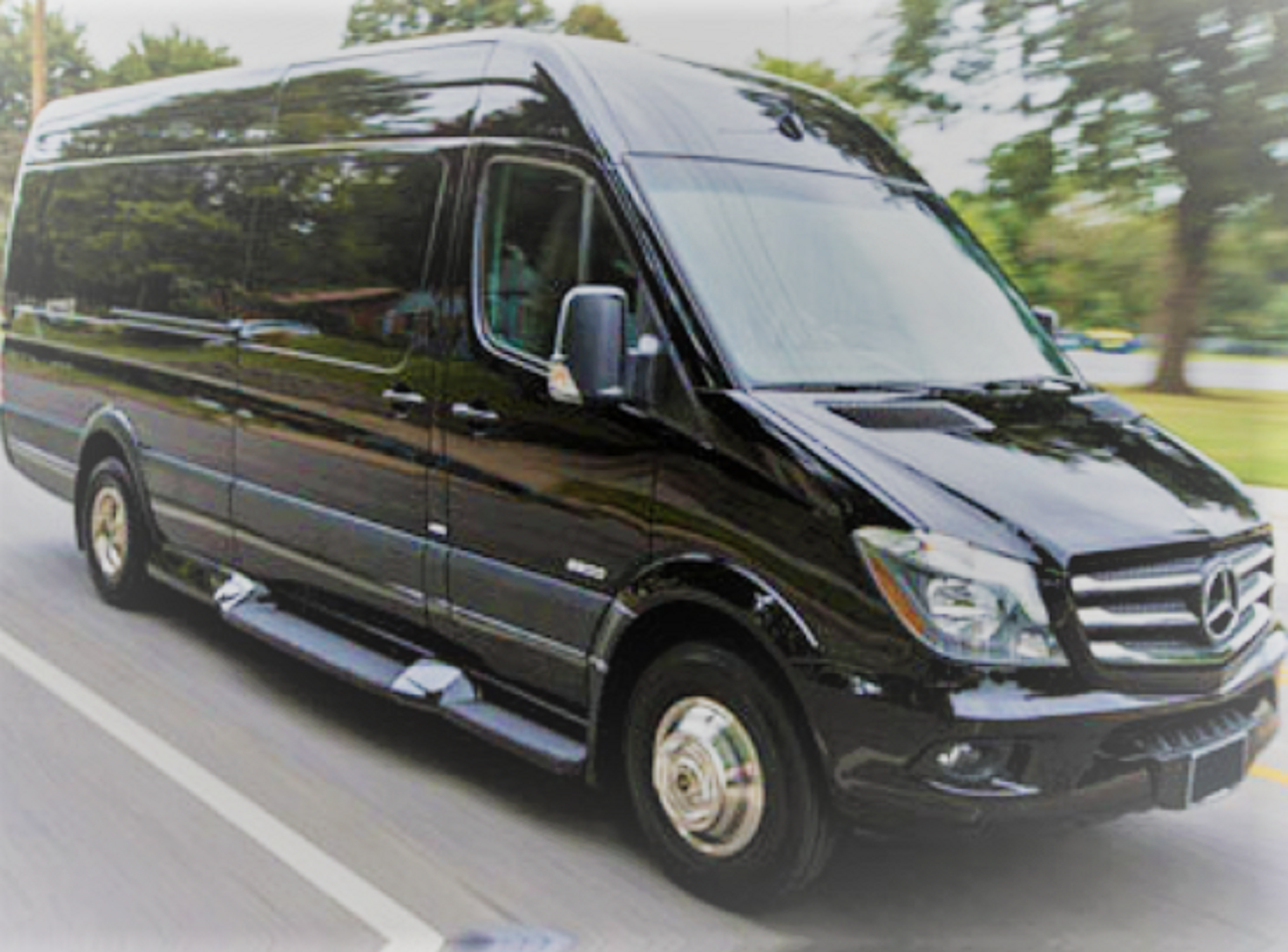 Delhi to Taj Mahal Luxury Private Day Tour by Audi/BMW with 5-Star Meal