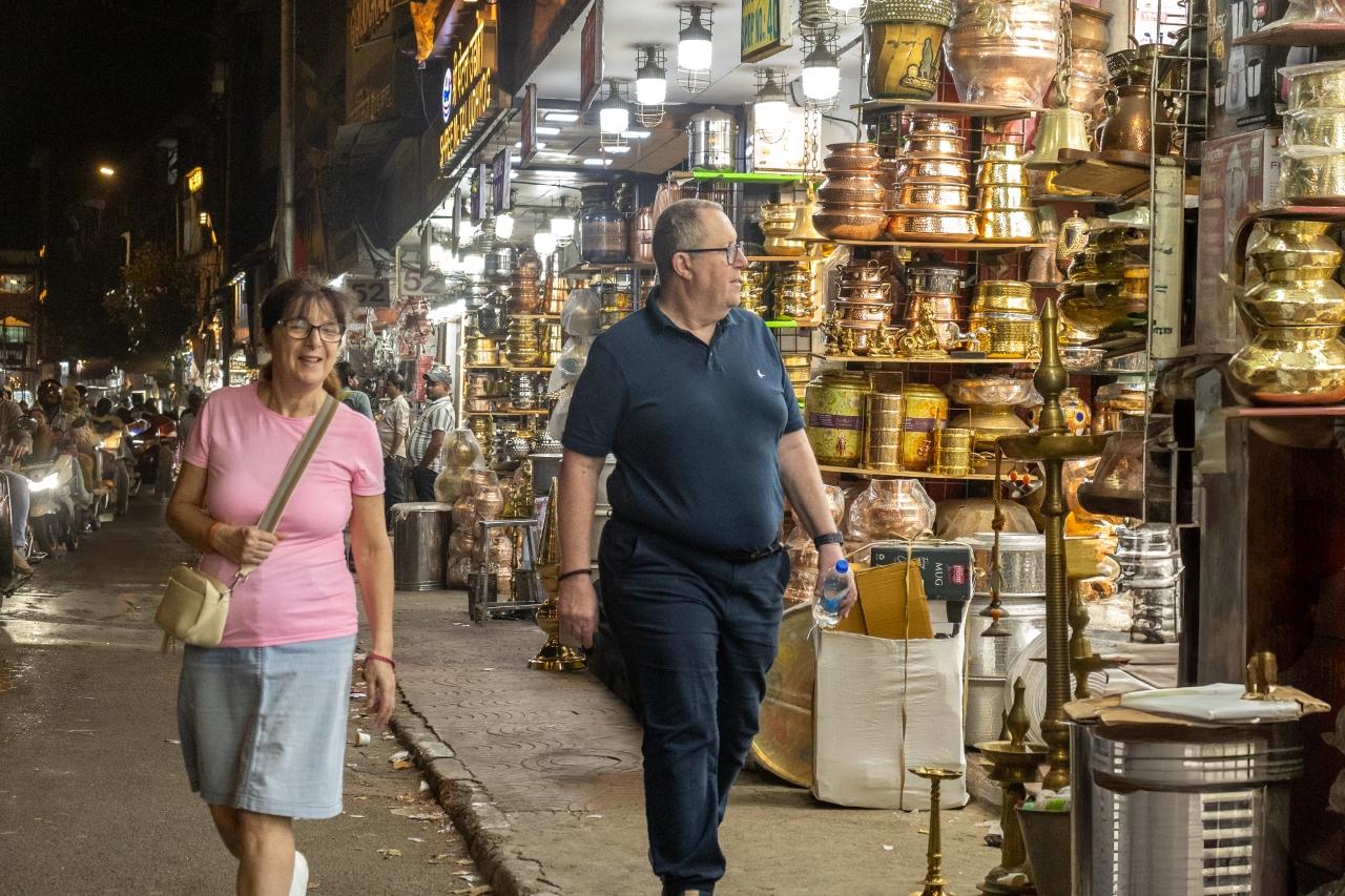 Mumbai Culinary Bazaar & Local Transport Tour