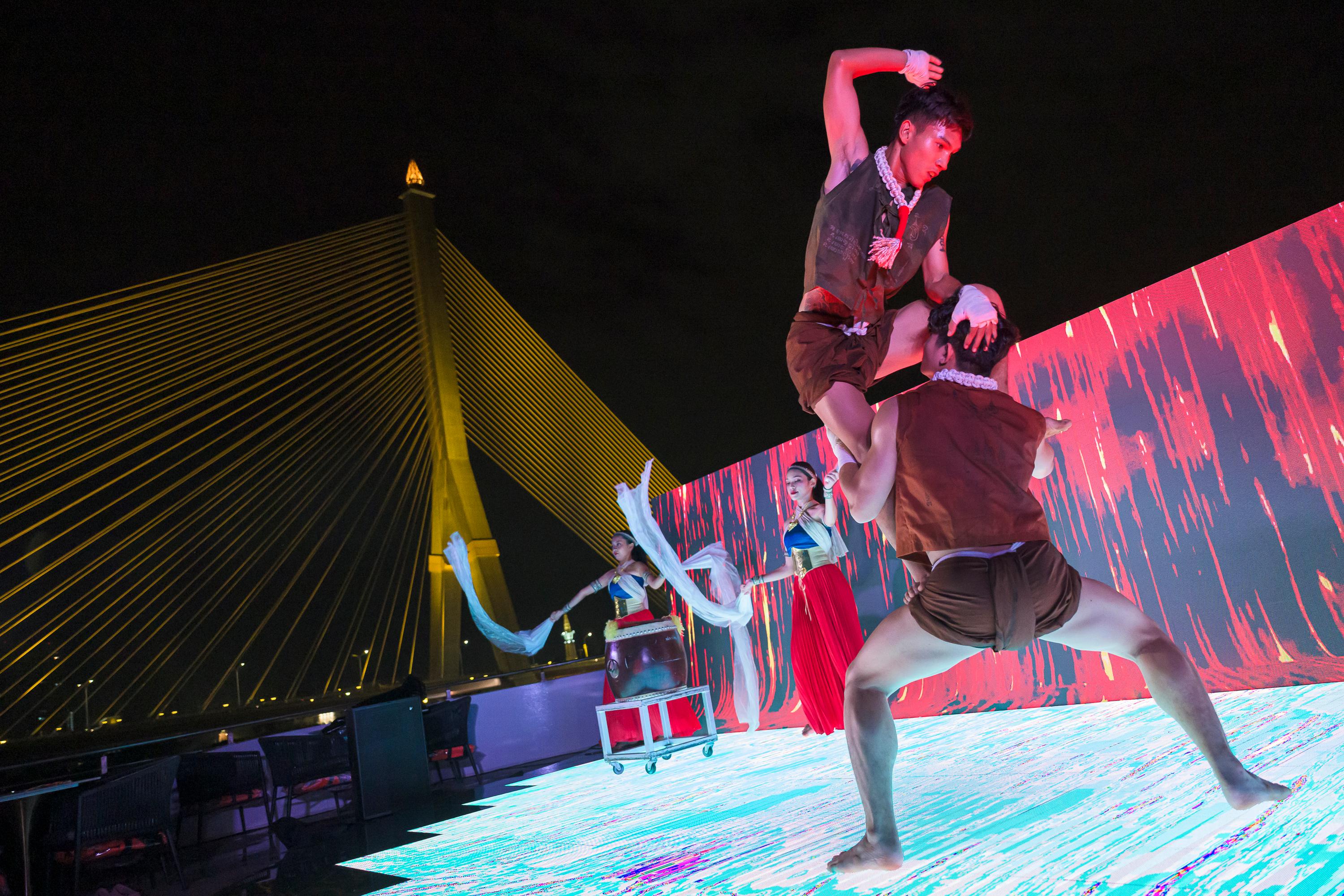 Bangkok Chao Phraya Dinner Cruise with Cultural Show