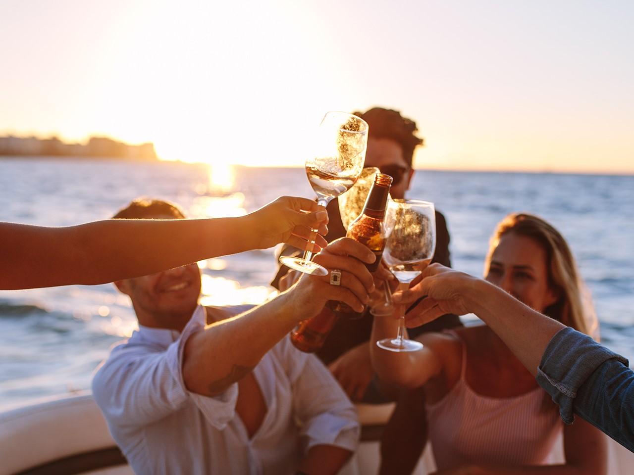 Dubai Sunset Yacht Cruise with Snacks & Drinks