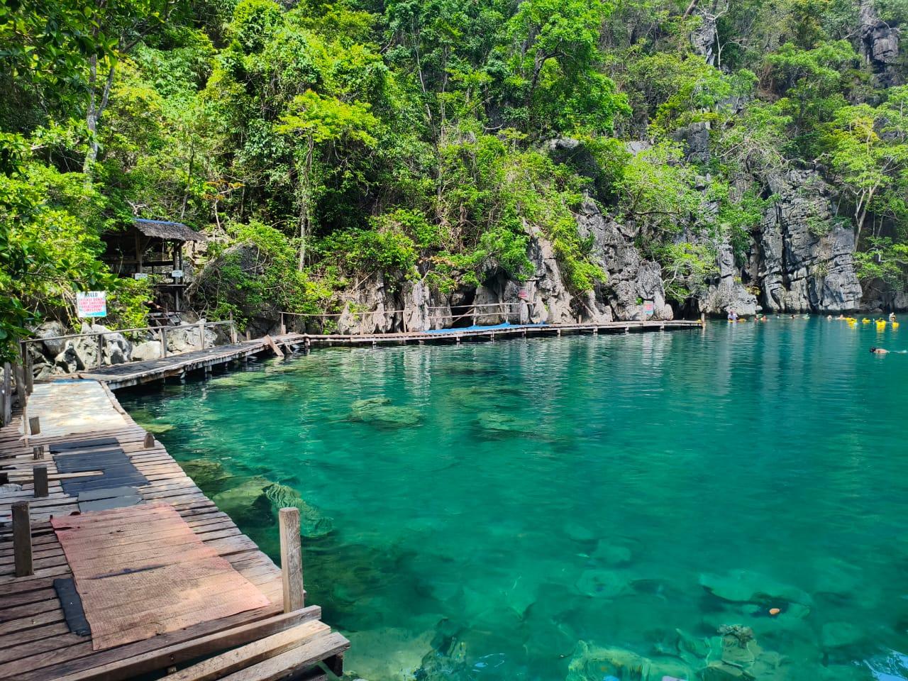 Coron Private Boat Charter with Guide & Island Beach Lunch