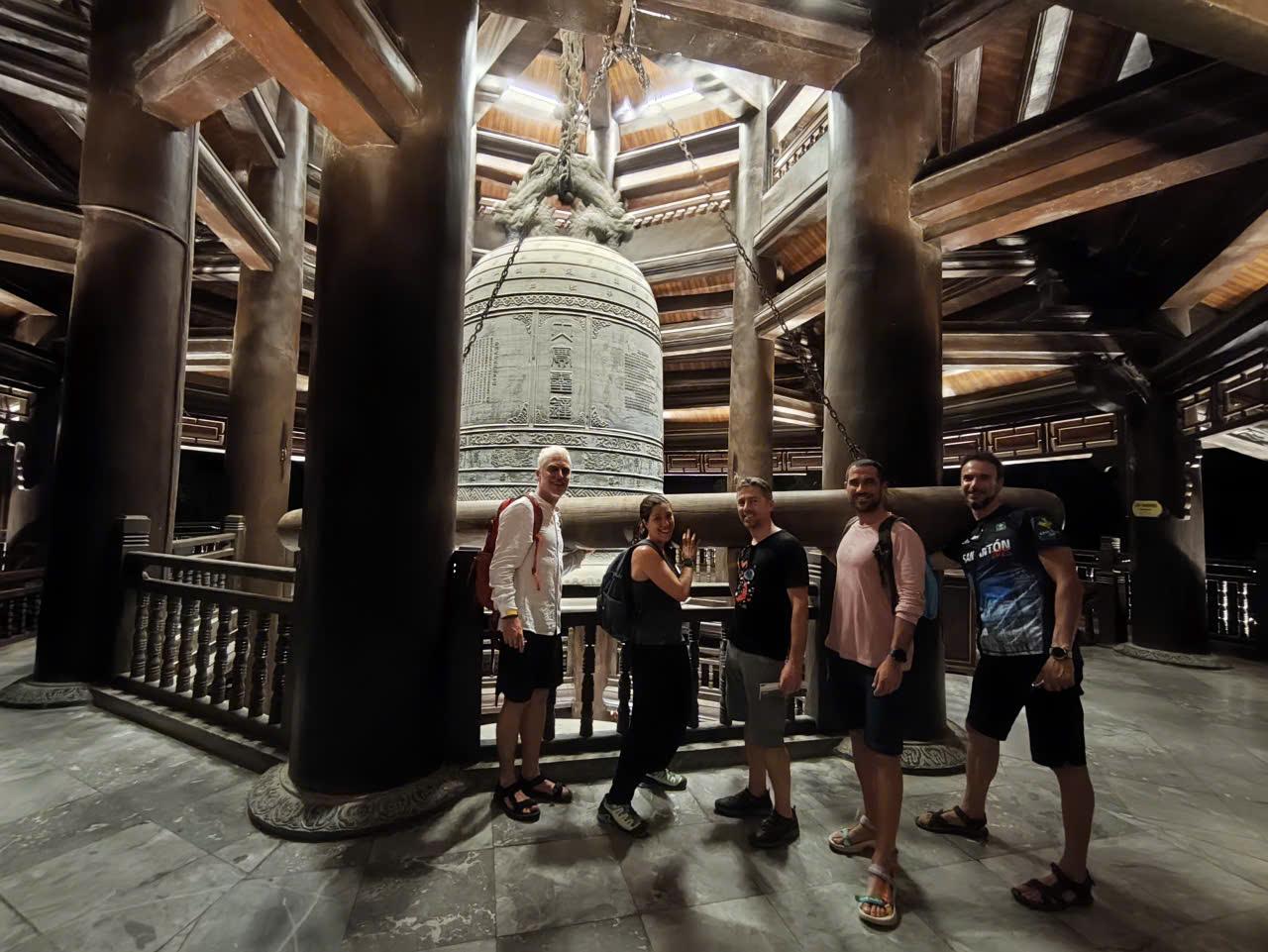 Ninh Binh Night Tour: Bai Dinh Pagoda & Hoa Lu Ancient Town