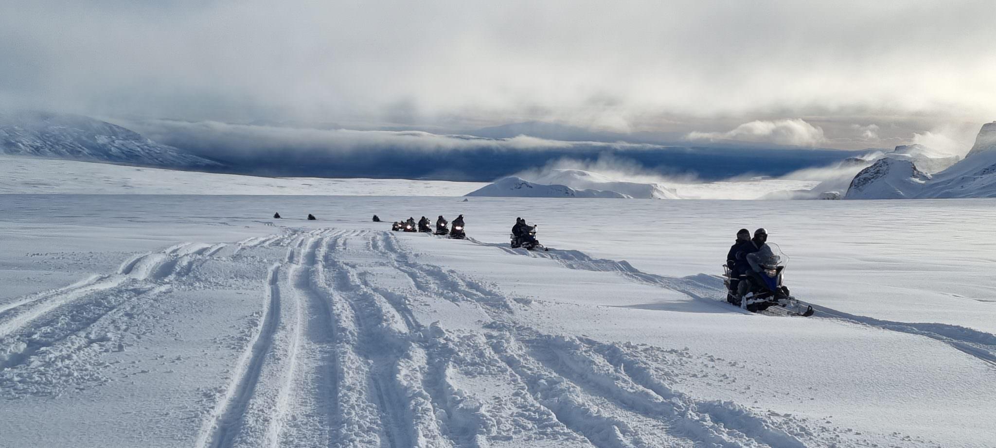 Super Jeep Golden Circle & Langjökull Glacier Snowmobile Expedition