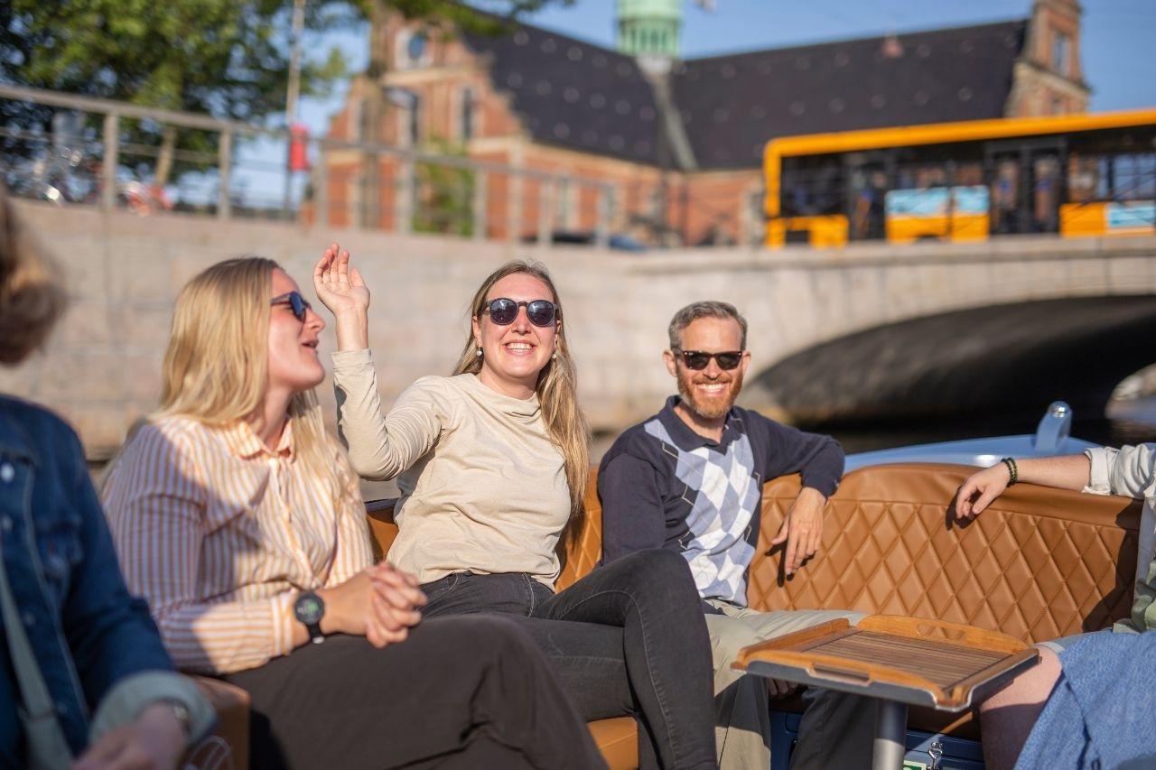 Copenhagen: Exclusive Guided Boat Tour