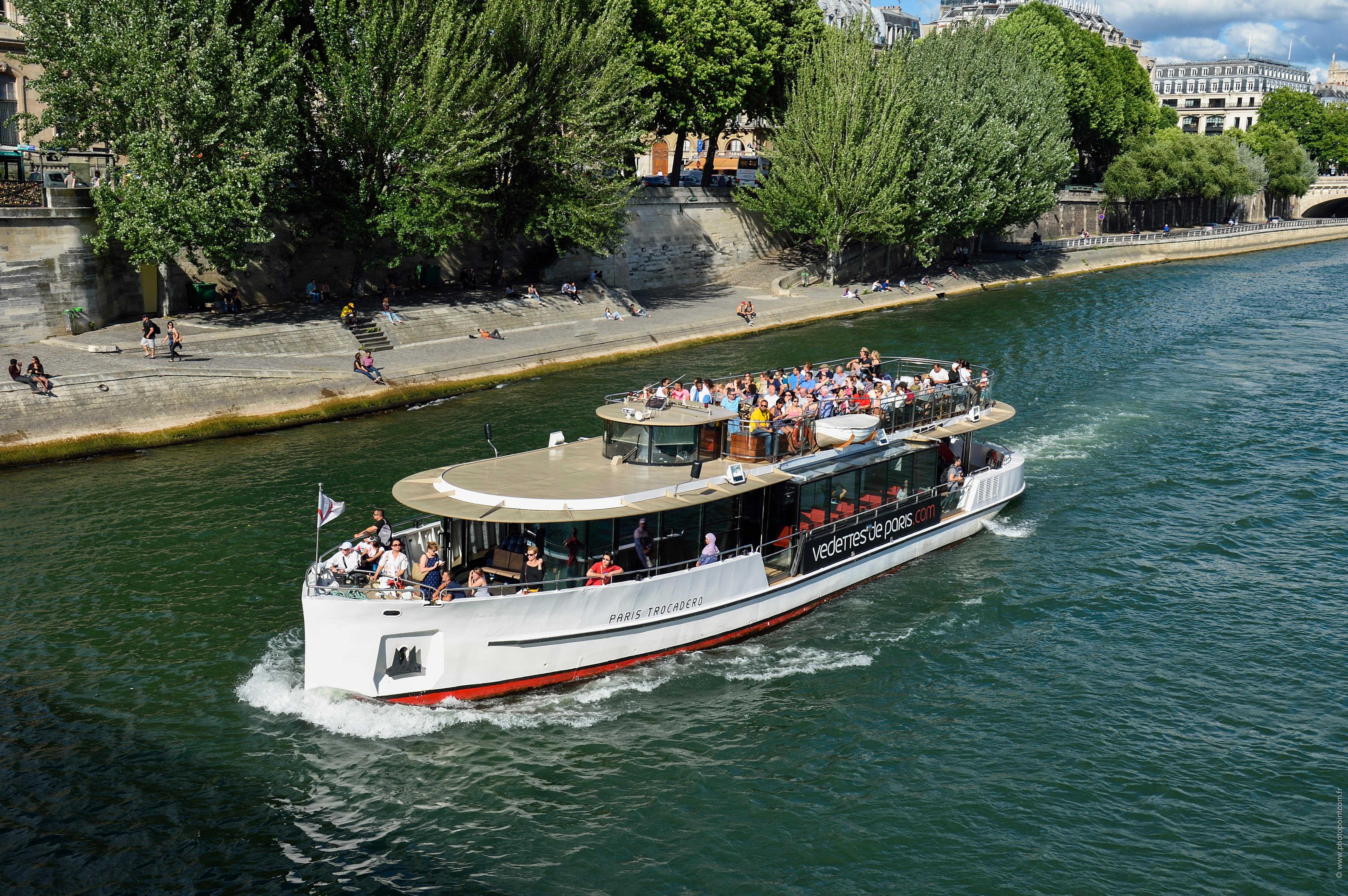 Paris: Hop-On Hop-Off Bus & Seine Cruise Discovery Bundle
