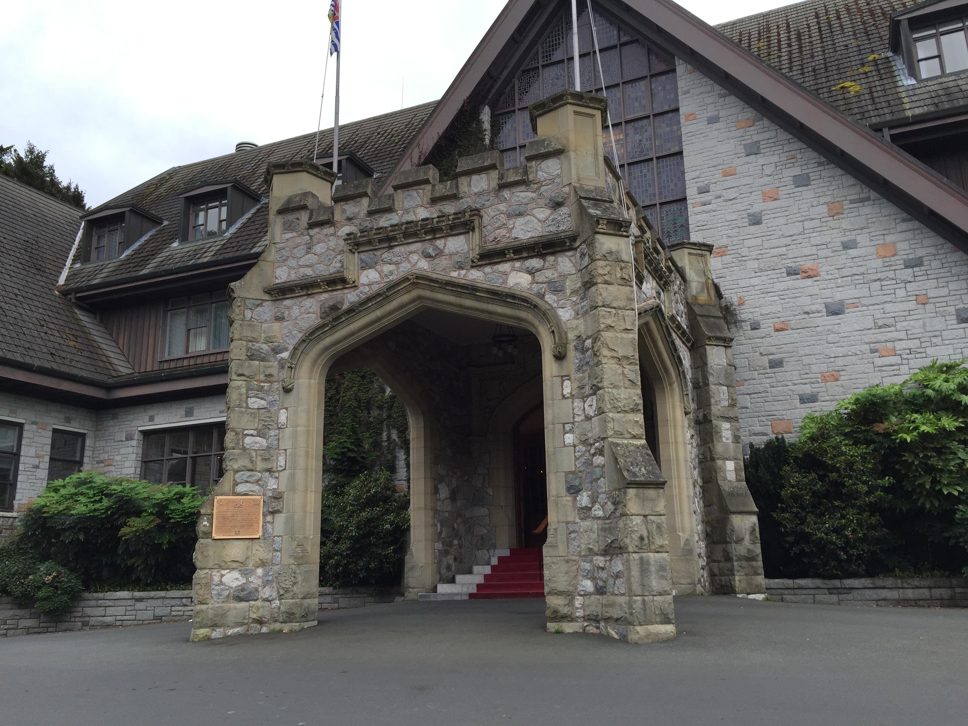 Victoria City Highlights & Butchart Gardens Guided Combo