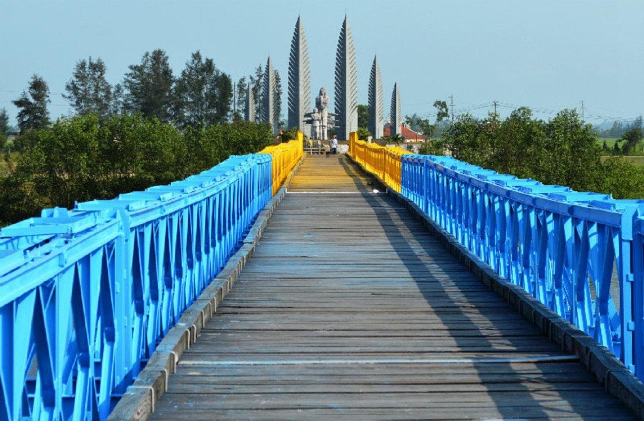 Private Transfer Between Hue and Phong Nha with Optional DMZ Stops
