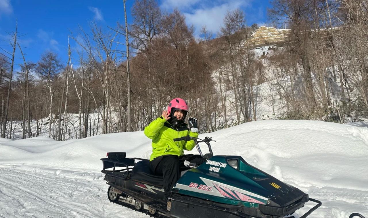 Hokkaido Winter Day Tour: Asahiyama Zoo & Snowfields from Sapporo
