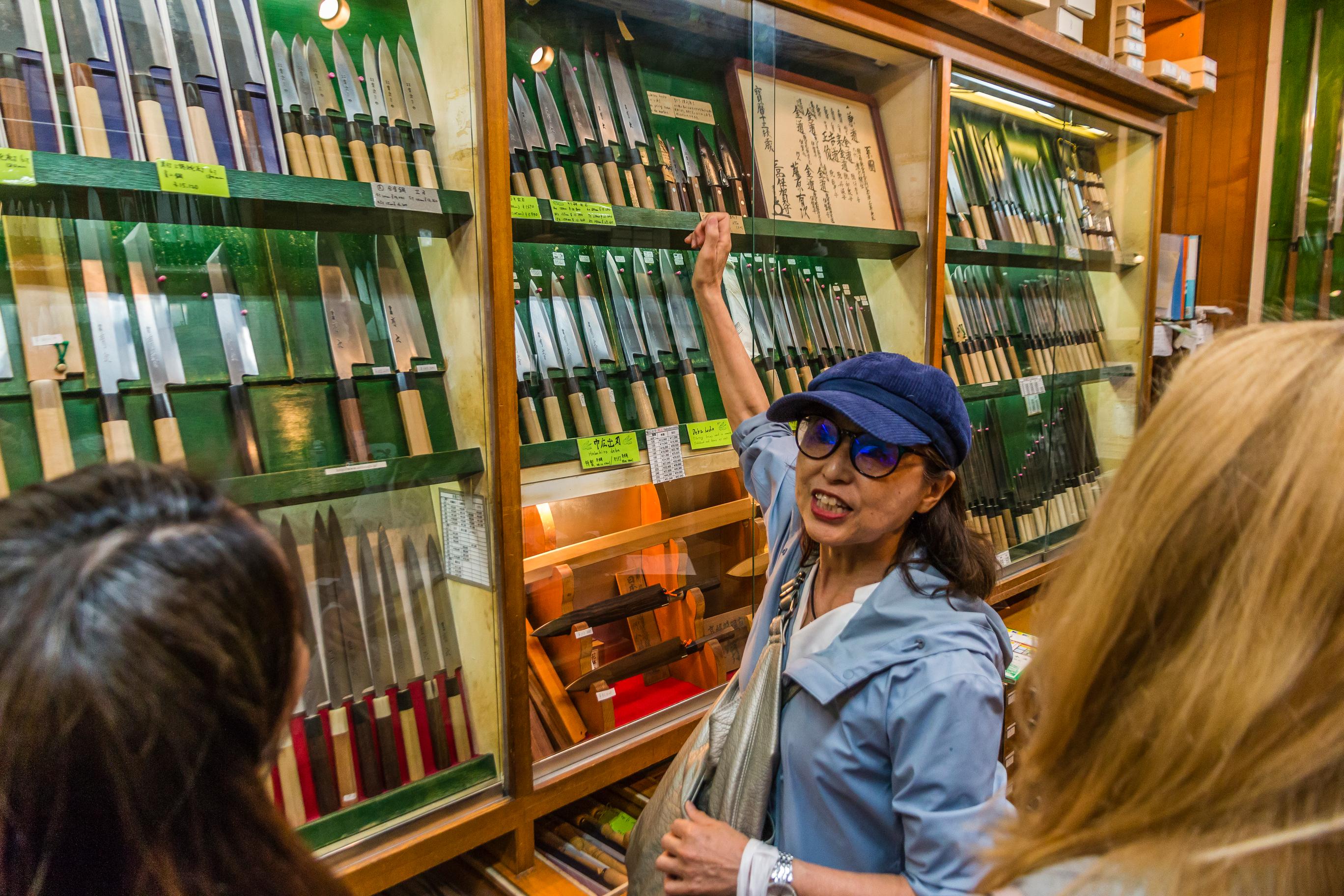 Tsukiji fish market tour — outer market stalls, street food and Tsukiji Hongwanji — image 15