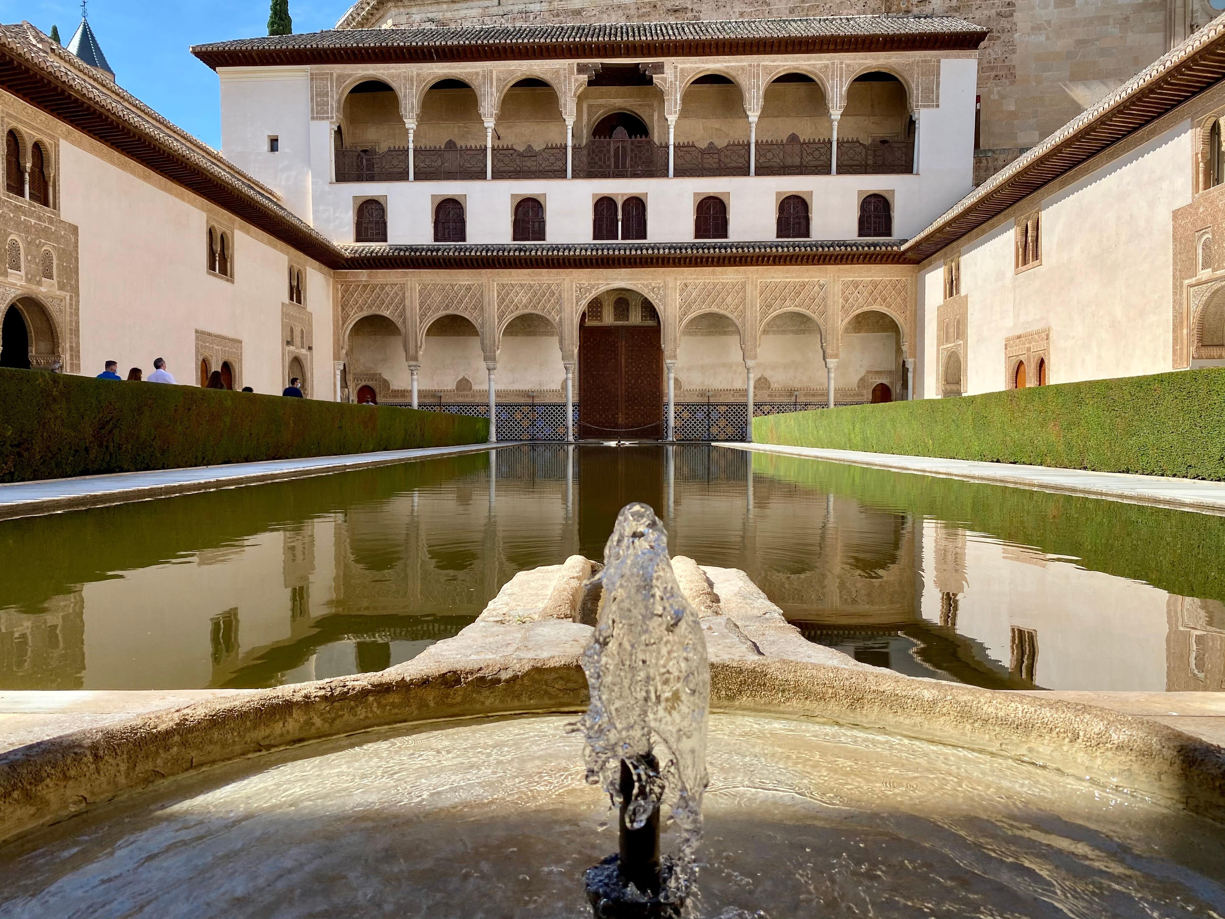 Generalife and Alhambra skip-the-line tour — Nasrid palaces, gardens, Alcazaba ramparts — image 11
