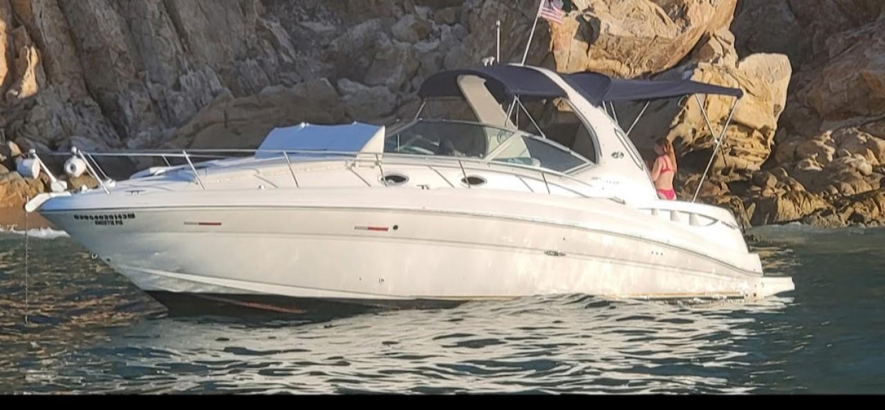 Cabo Private Yacht Experience: Arch, Snorkeling & Gourmet Bites