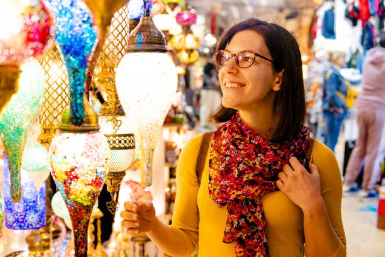 Delhi Personal Shopping Tour with Local Female Expert