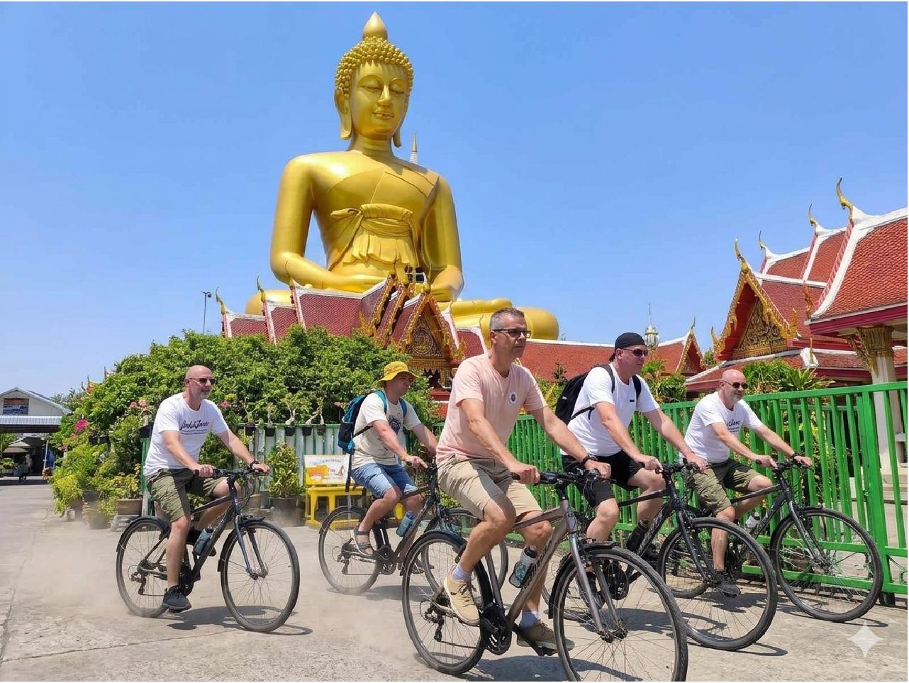 Thonburi Bike Tour with Big Buddha & Street Food