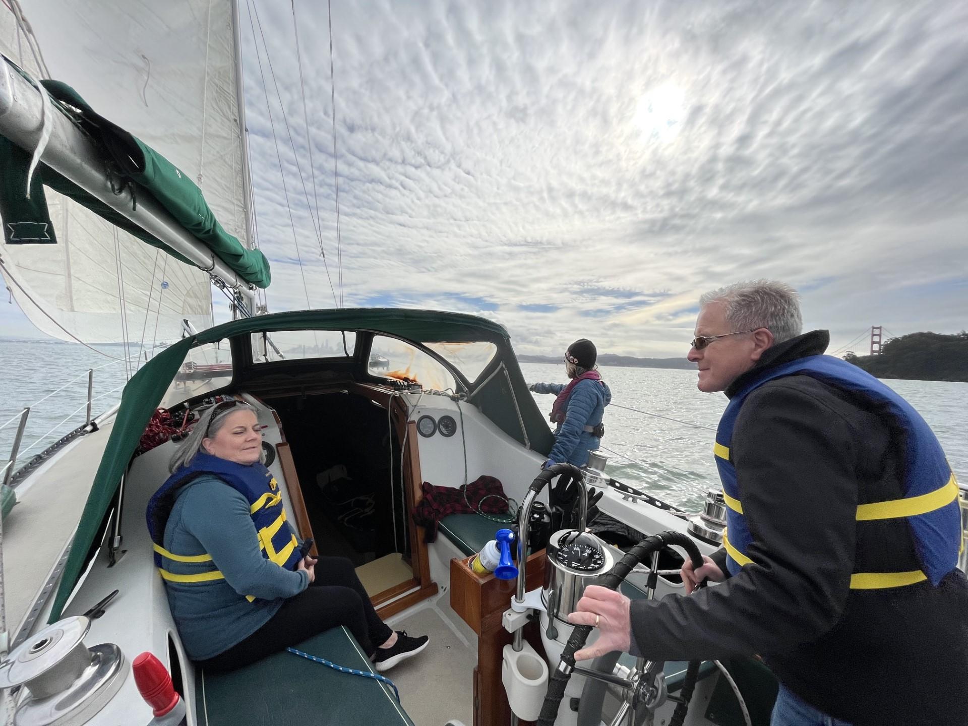 San Francisco: 2-Hour Interactive Sunset Bay Sailing Cruise