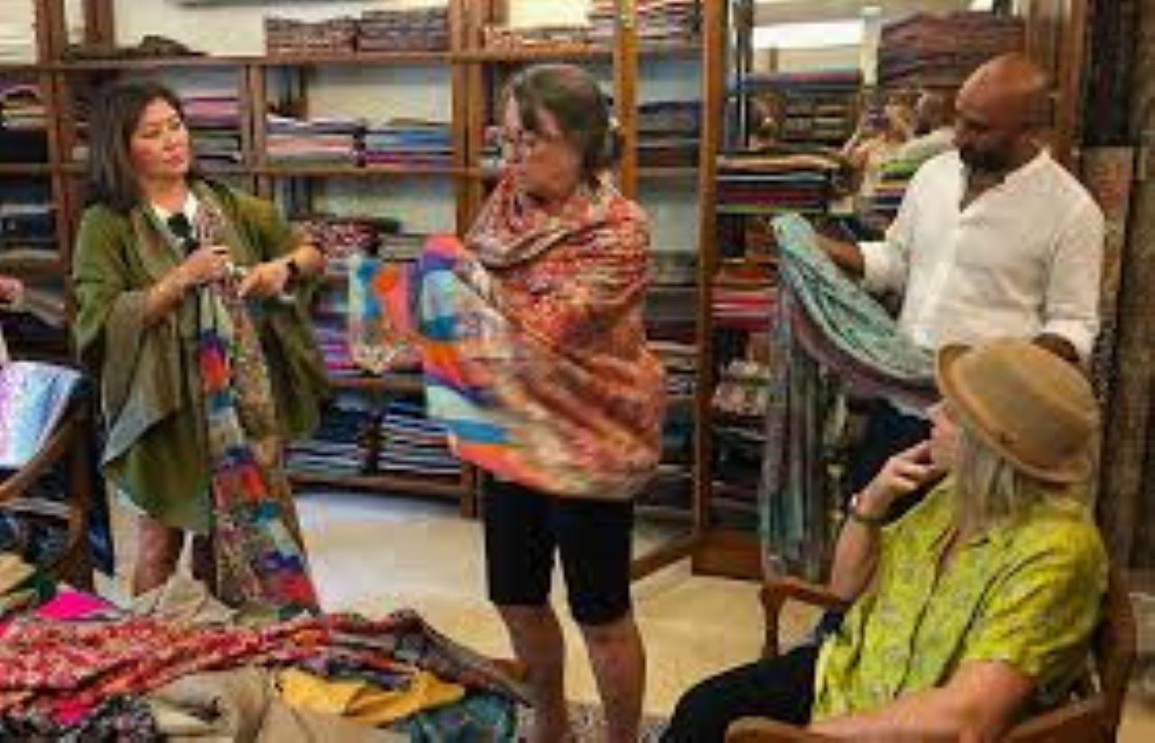 Delhi Private Female-Guided Shopping Expedition