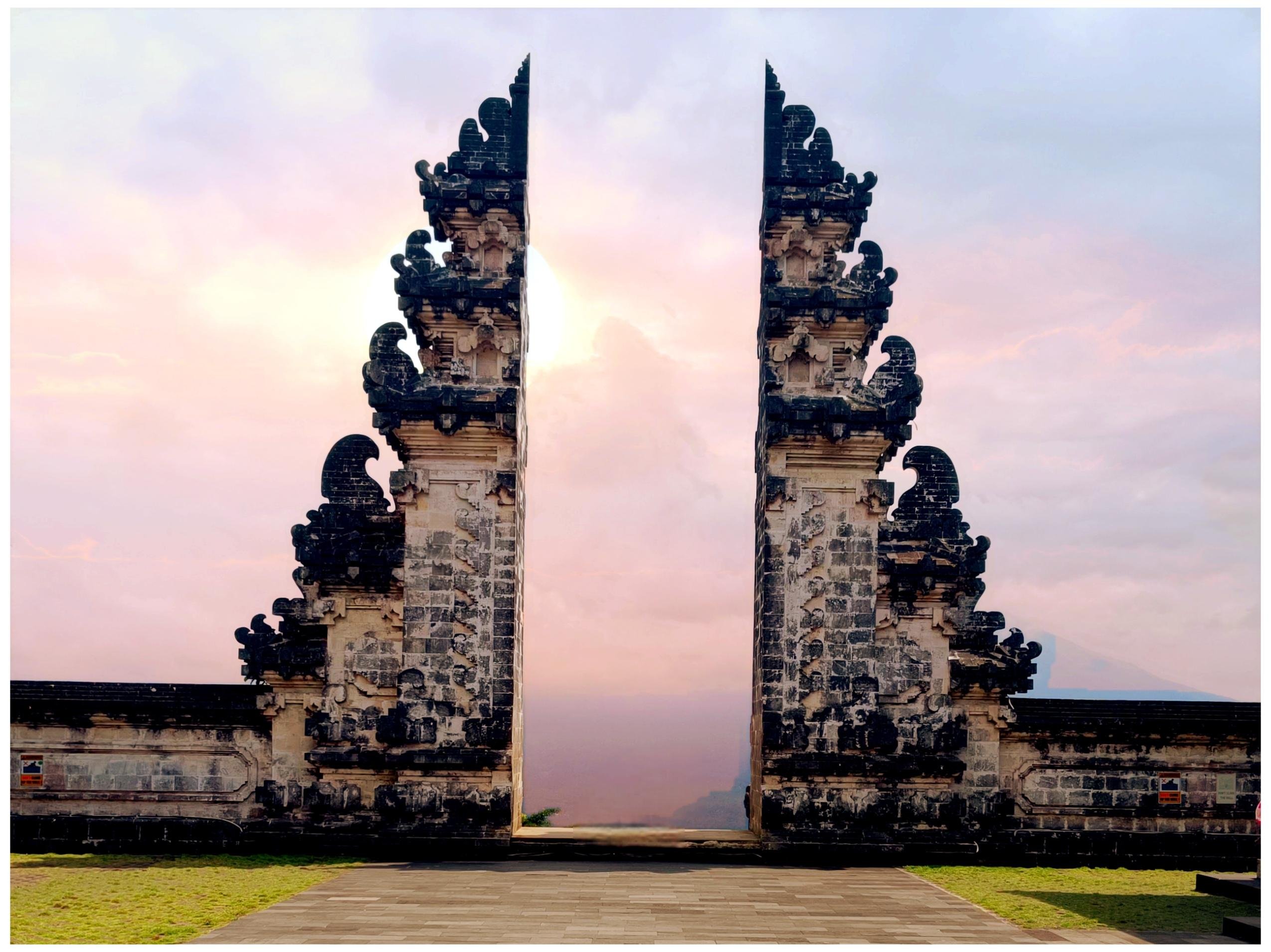 Ubud Day Trip: Lempuyang Heaven Gate, Tirta Gangga & Tegenungan Waterfall