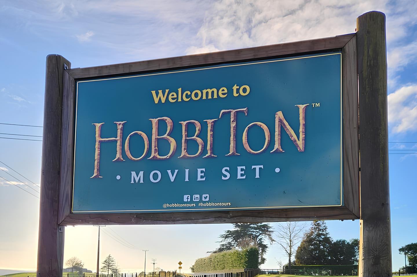 Private Auckland Day Trip: Hobbiton Movie Set & Waitomo Glowworm Caves