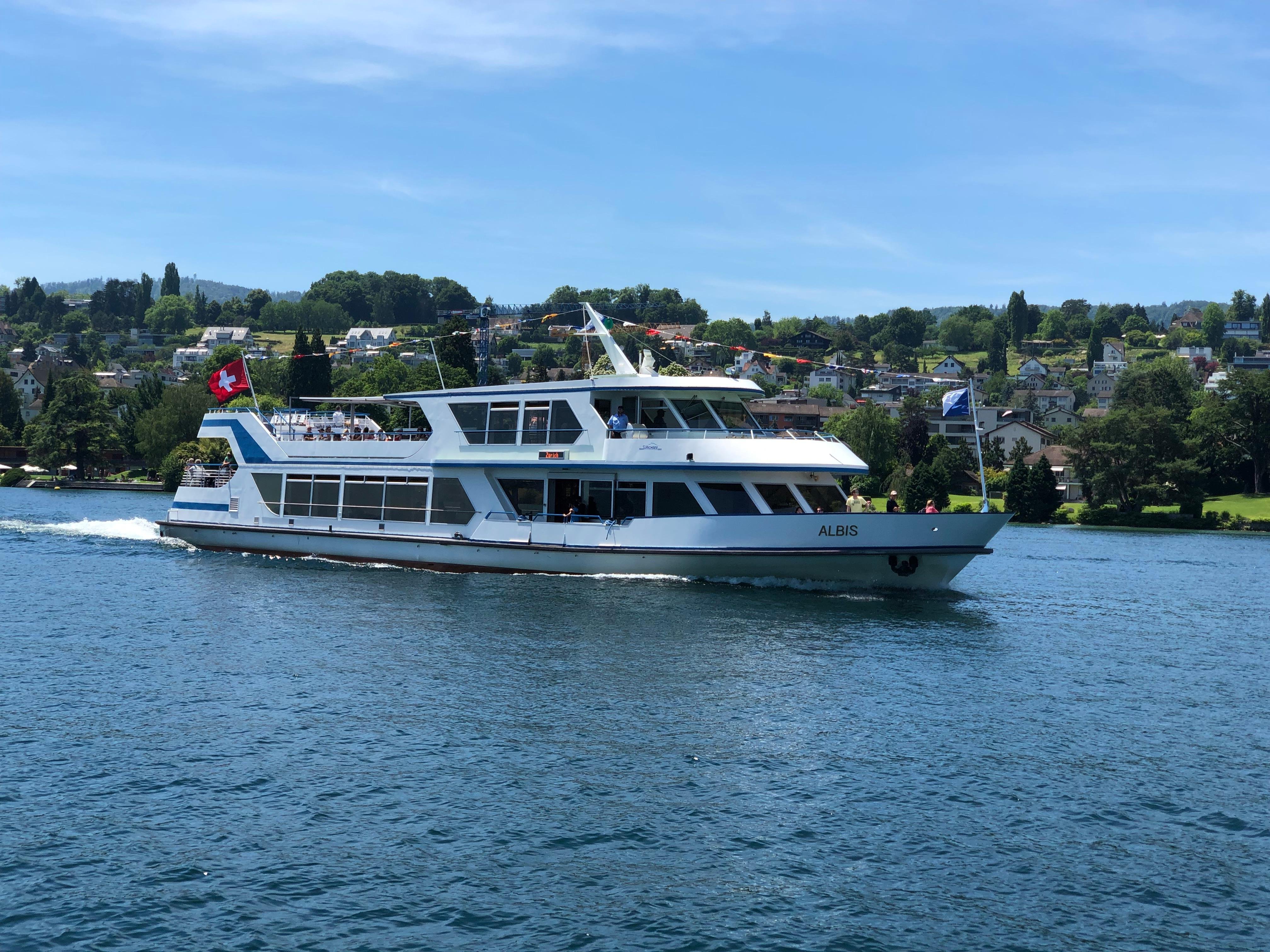 Zurich Highlights: Walking Tour with Lake Ferry & Cable Car