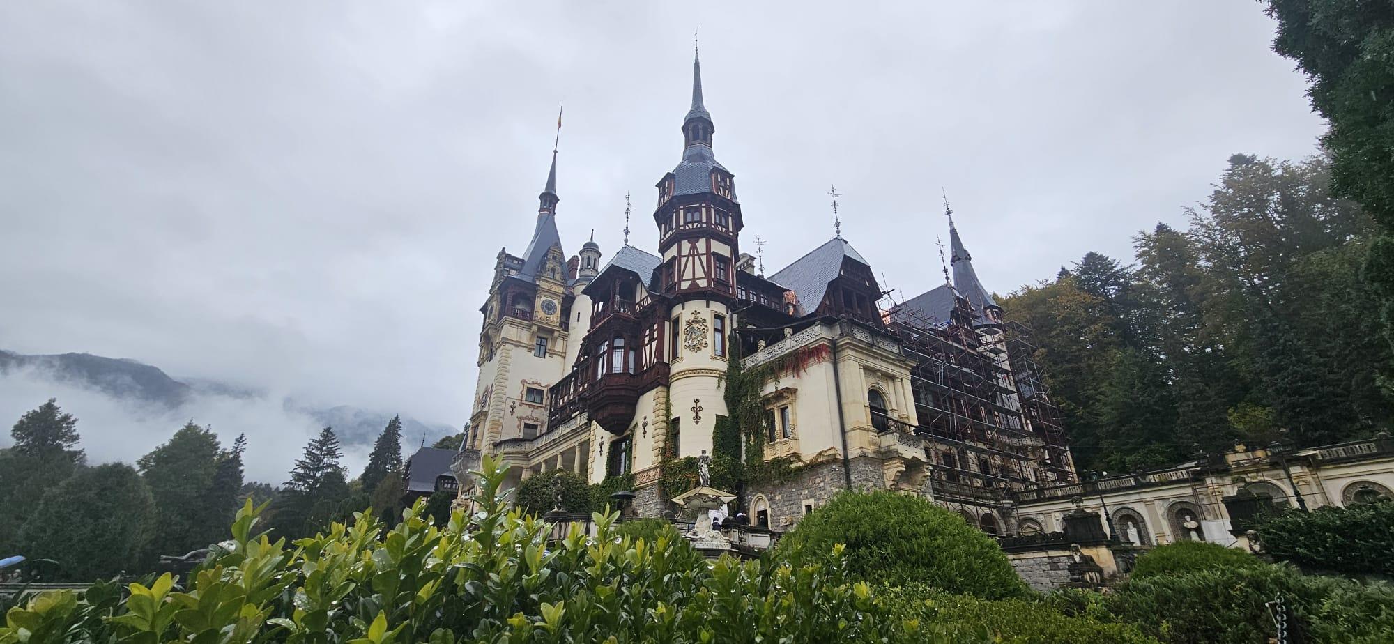 Private Day Trip to Peles & Bran Castle with Brasov Old Town