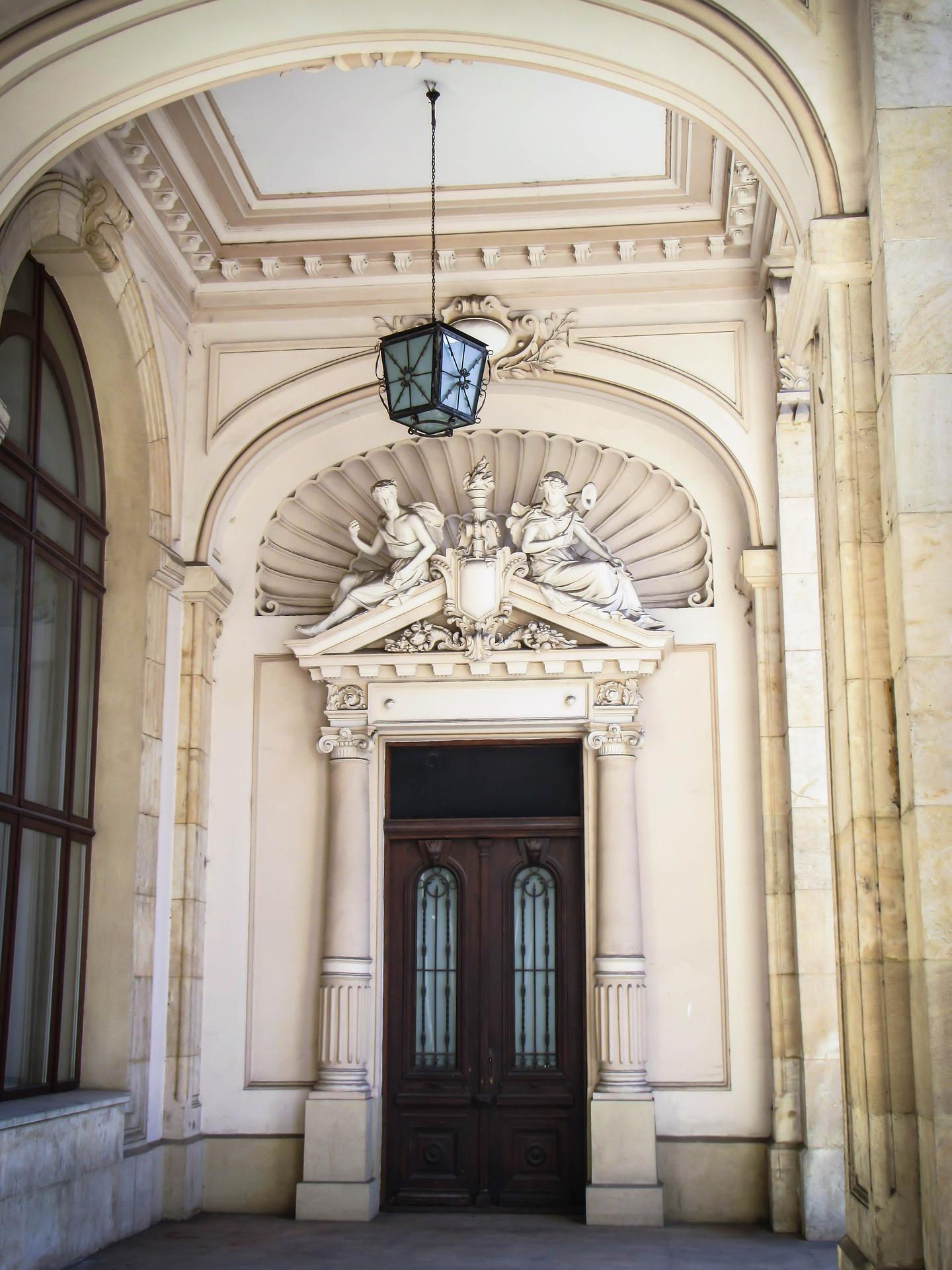 Bucharest Tipsy History & Legend Walking Tour
