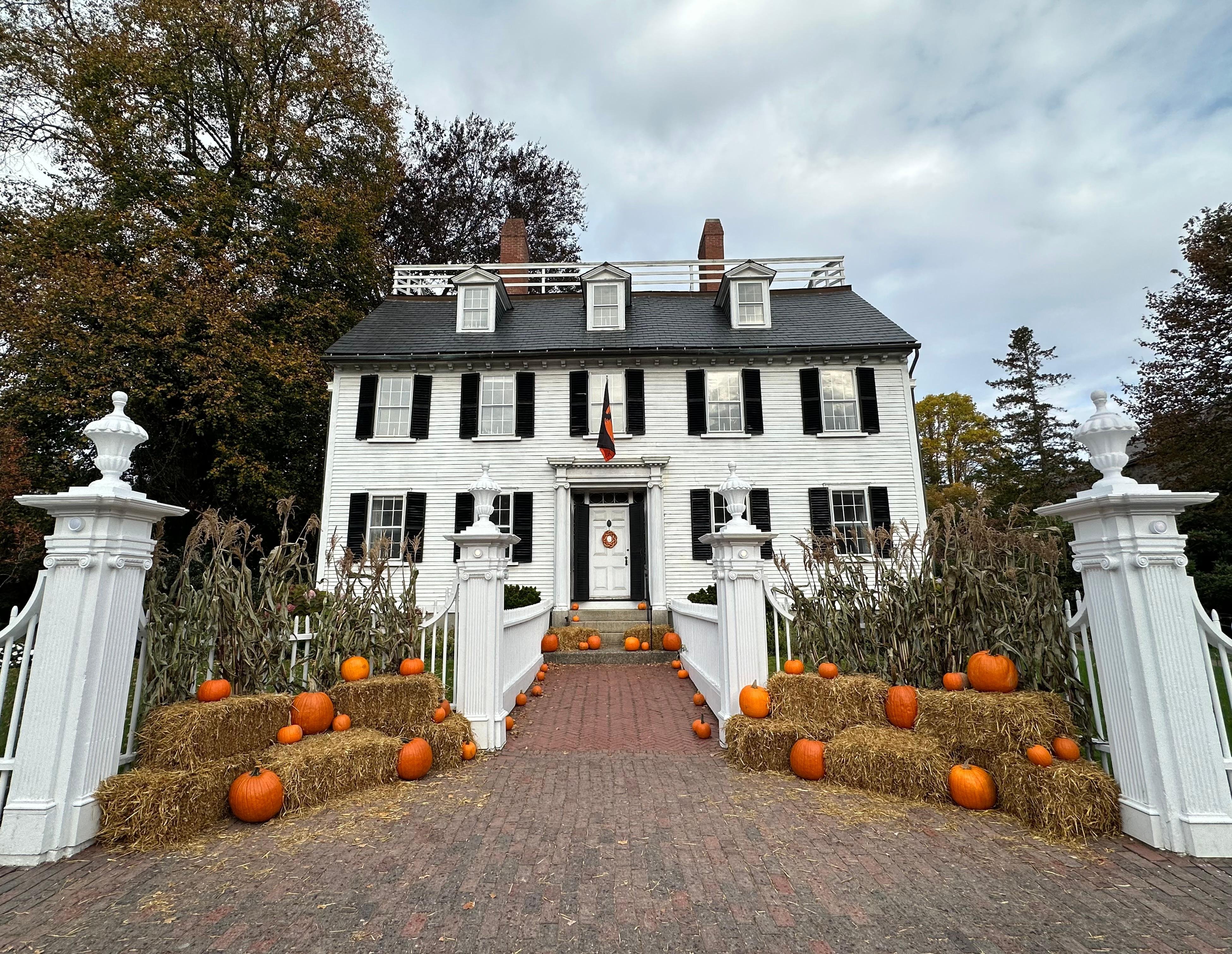 Hocus Pocus Film Locations Walking Tour in Salem