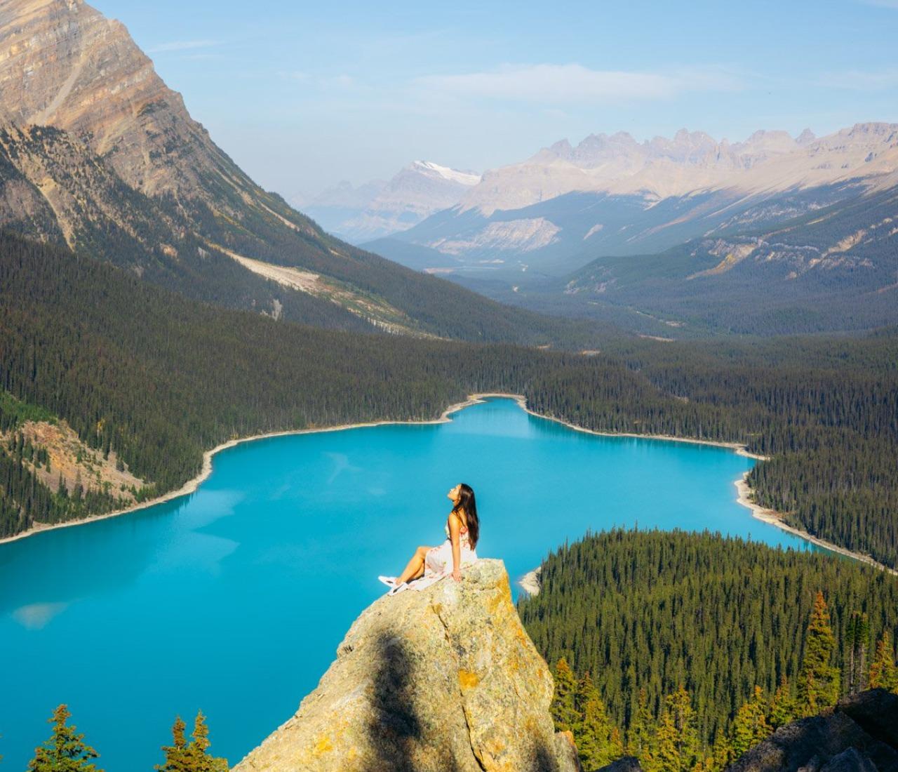 Columbia Icefield, Skywalk, Crowfoot Glacier & Lakes Tour