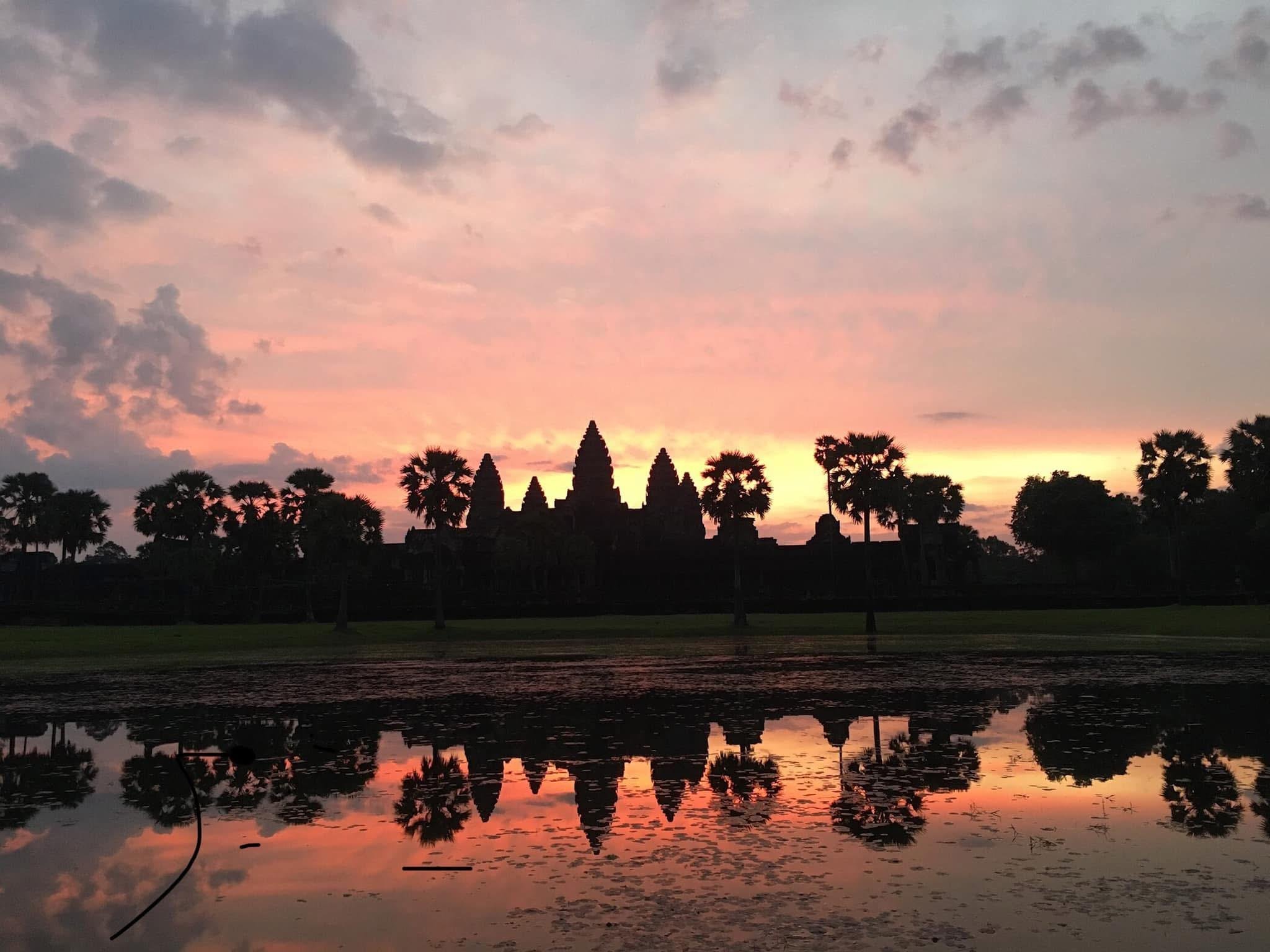 Siem Reap: Angkor Wat Sunrise & Multi-Temple Small Group Tour