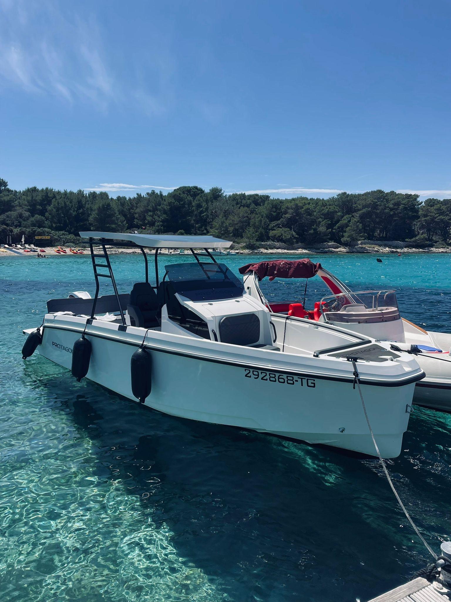 Split: Private Blue Cave & Adriatic Islands Boat Expedition