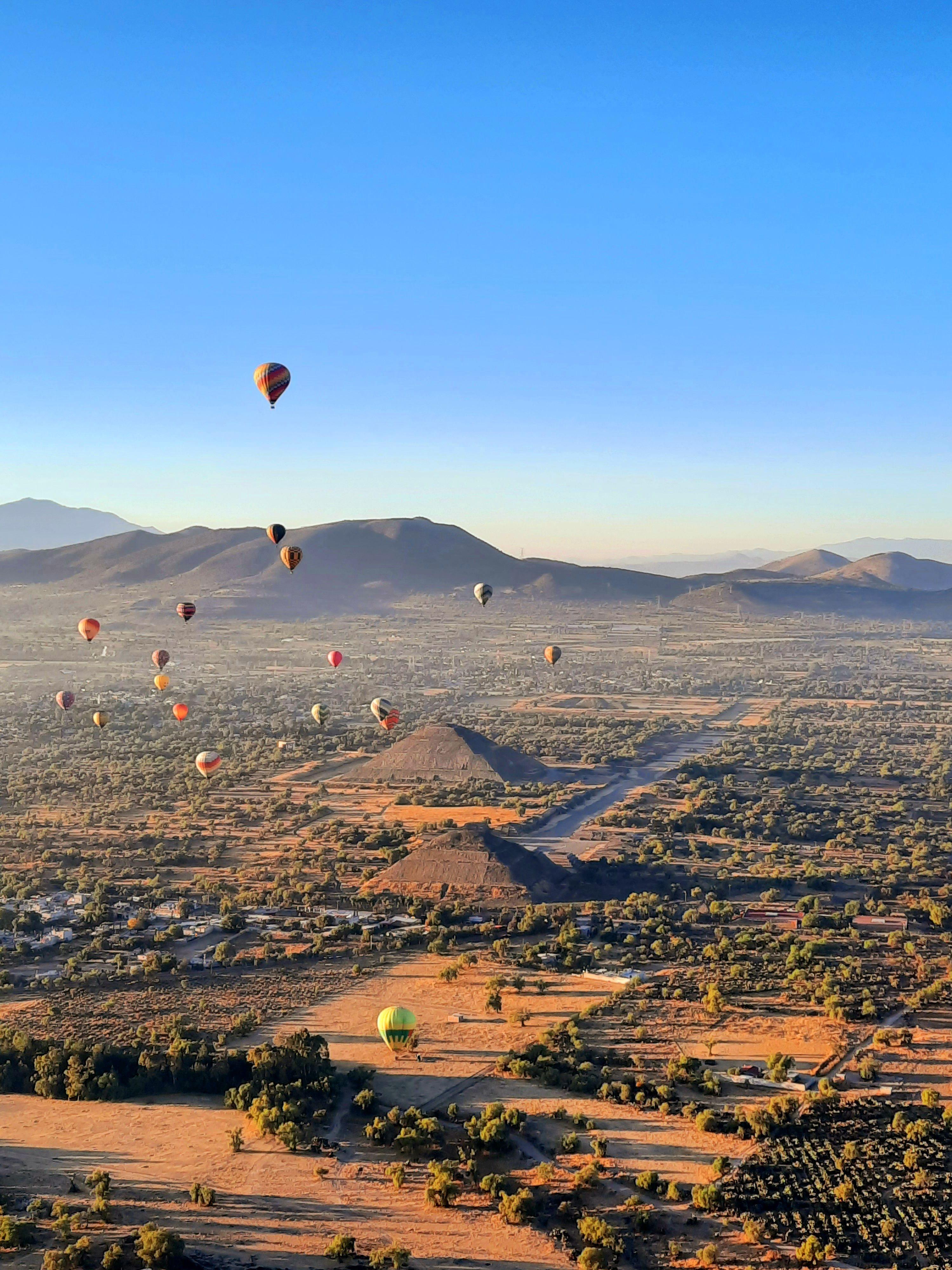 Teotihuacan Sunrise Hot Air Balloon Flight & Cultural Tour