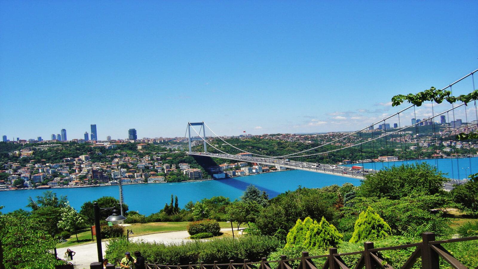 Two Continents Explorer: Bus & Bosphorus Cruise