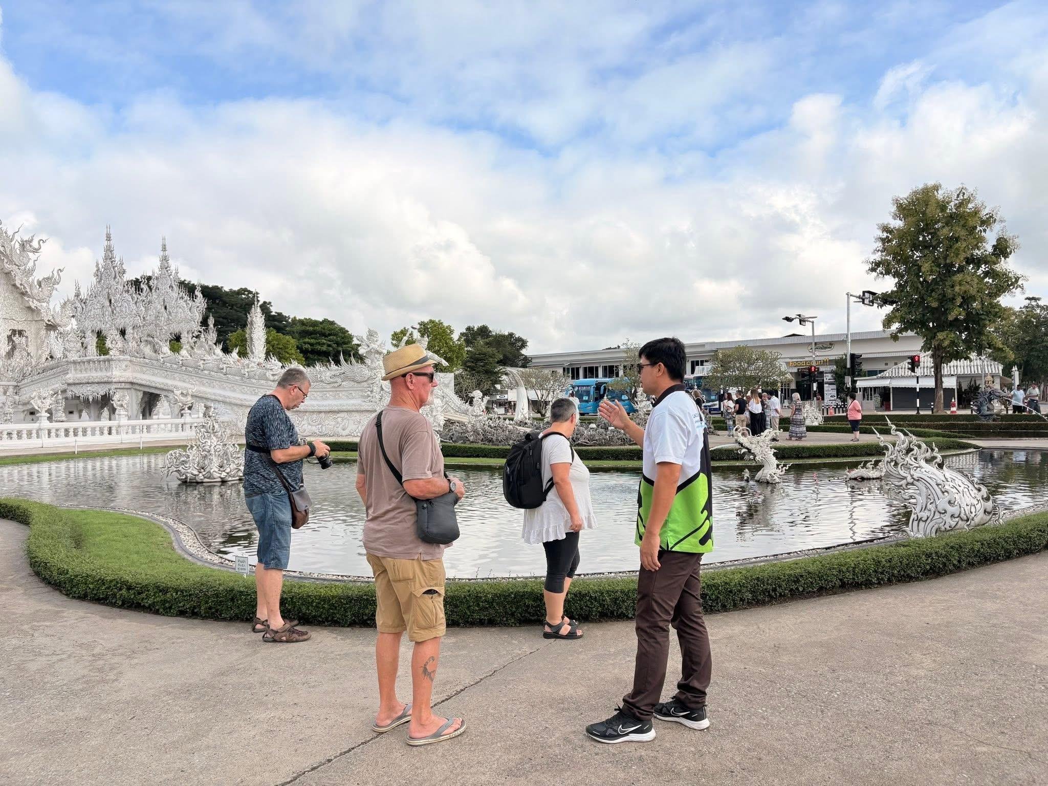 Chiang Rai: 7 Iconic Landmarks & Riverside Buffet Tour