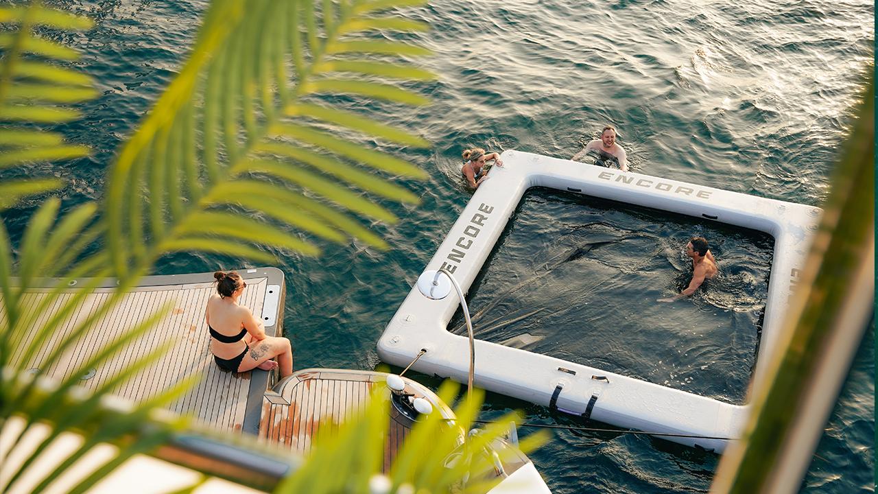 Dubai Luxury Superyacht Cruise with DJ, Swimming & Open Bar