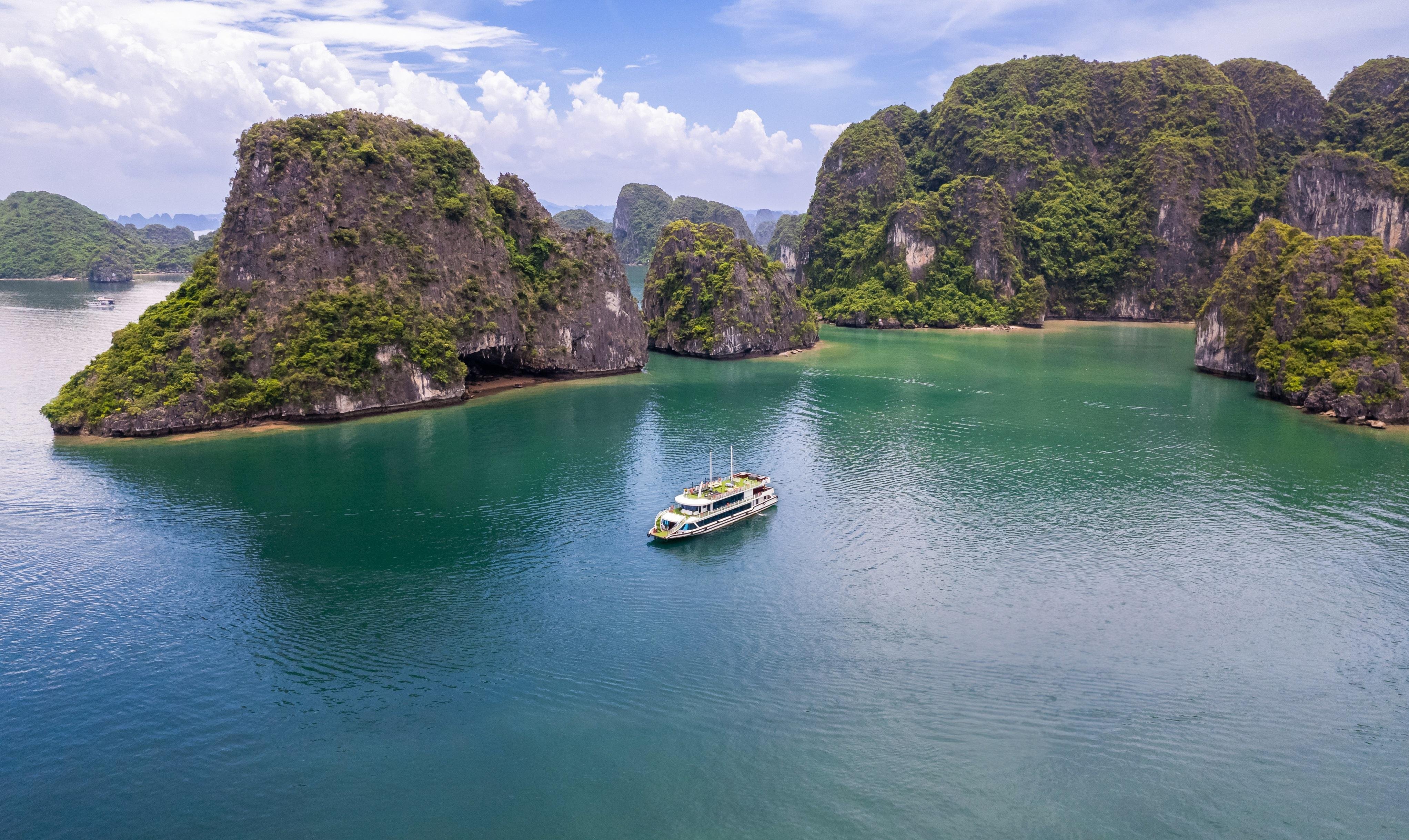 Ha Long Bay Full-Day Cruise: Caves, Kayaking & Sunset Party