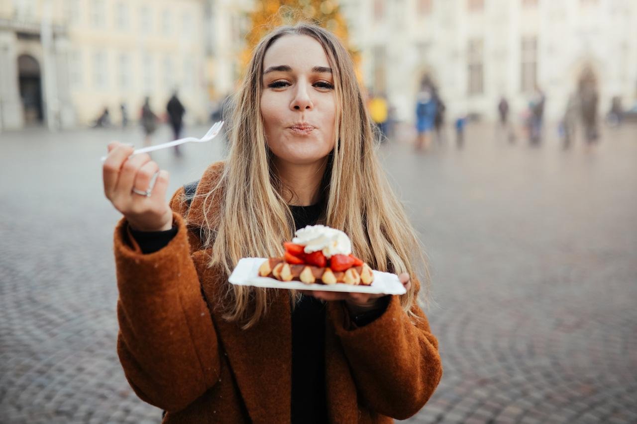 Private Brussels Food Walk: Waffles, Beer & Belgian Bites