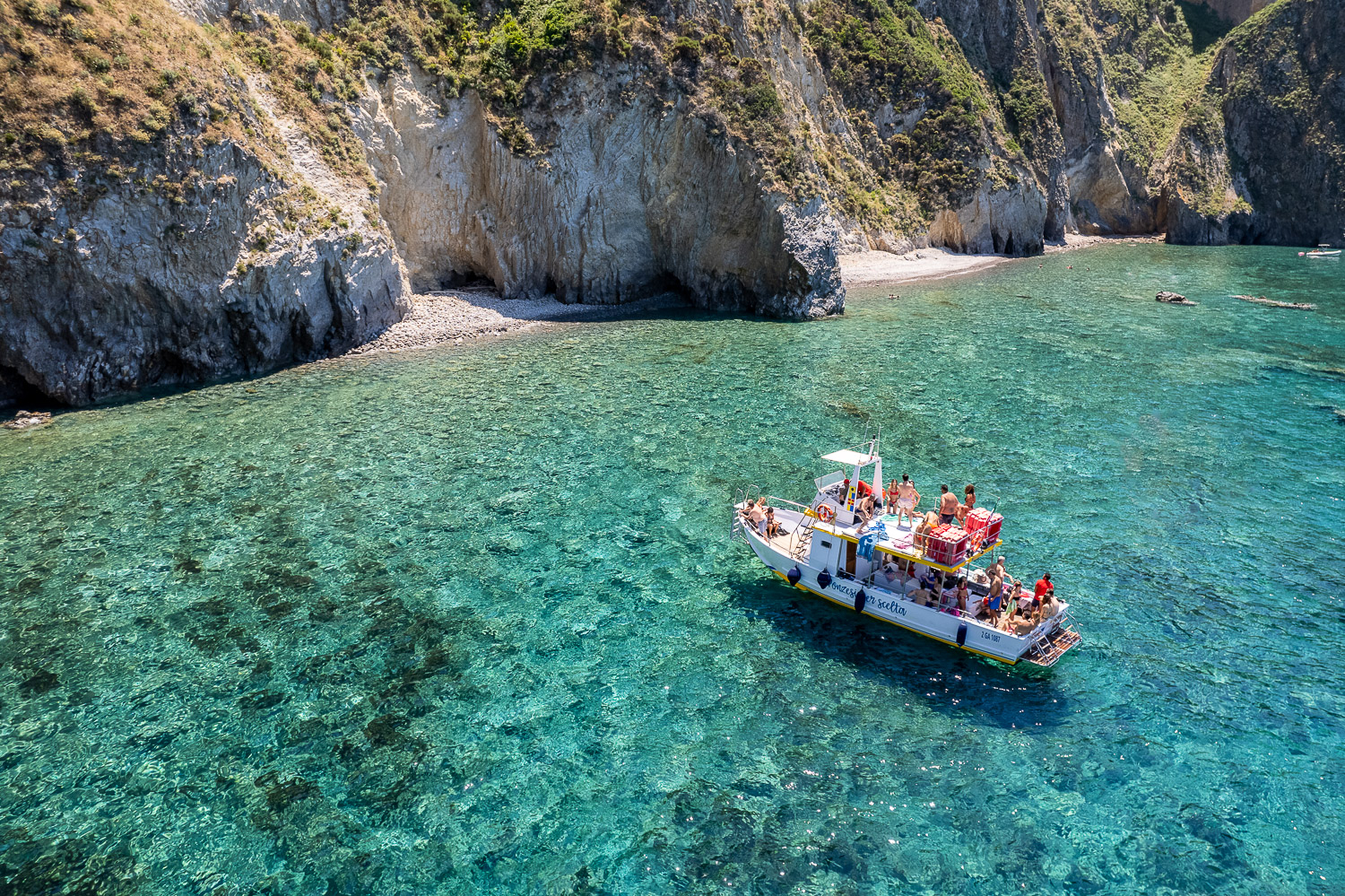 Palmarola Island Boat Excursion with Onboard Lunch