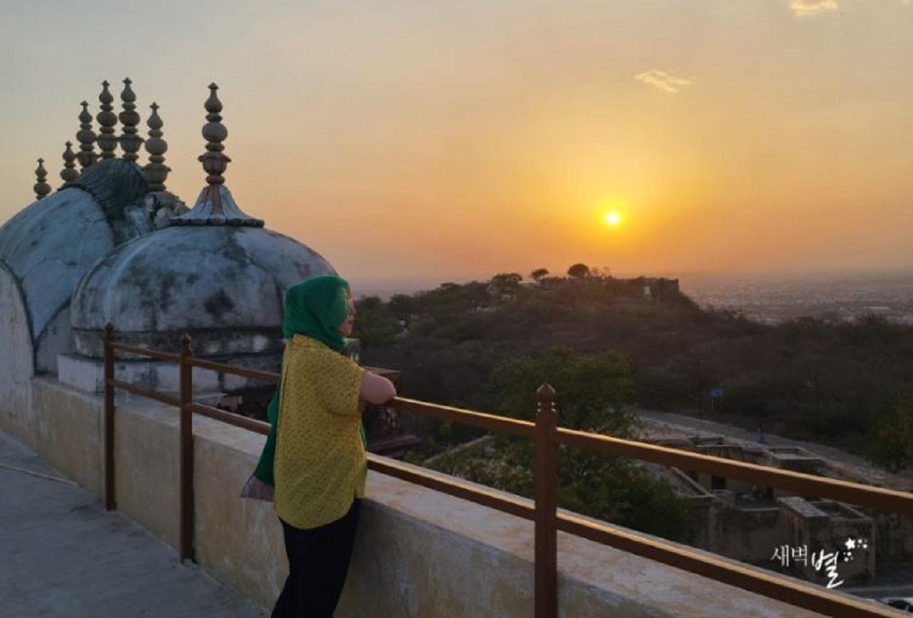 Jaipur After Dark: Private Open-Air Jeep Safari