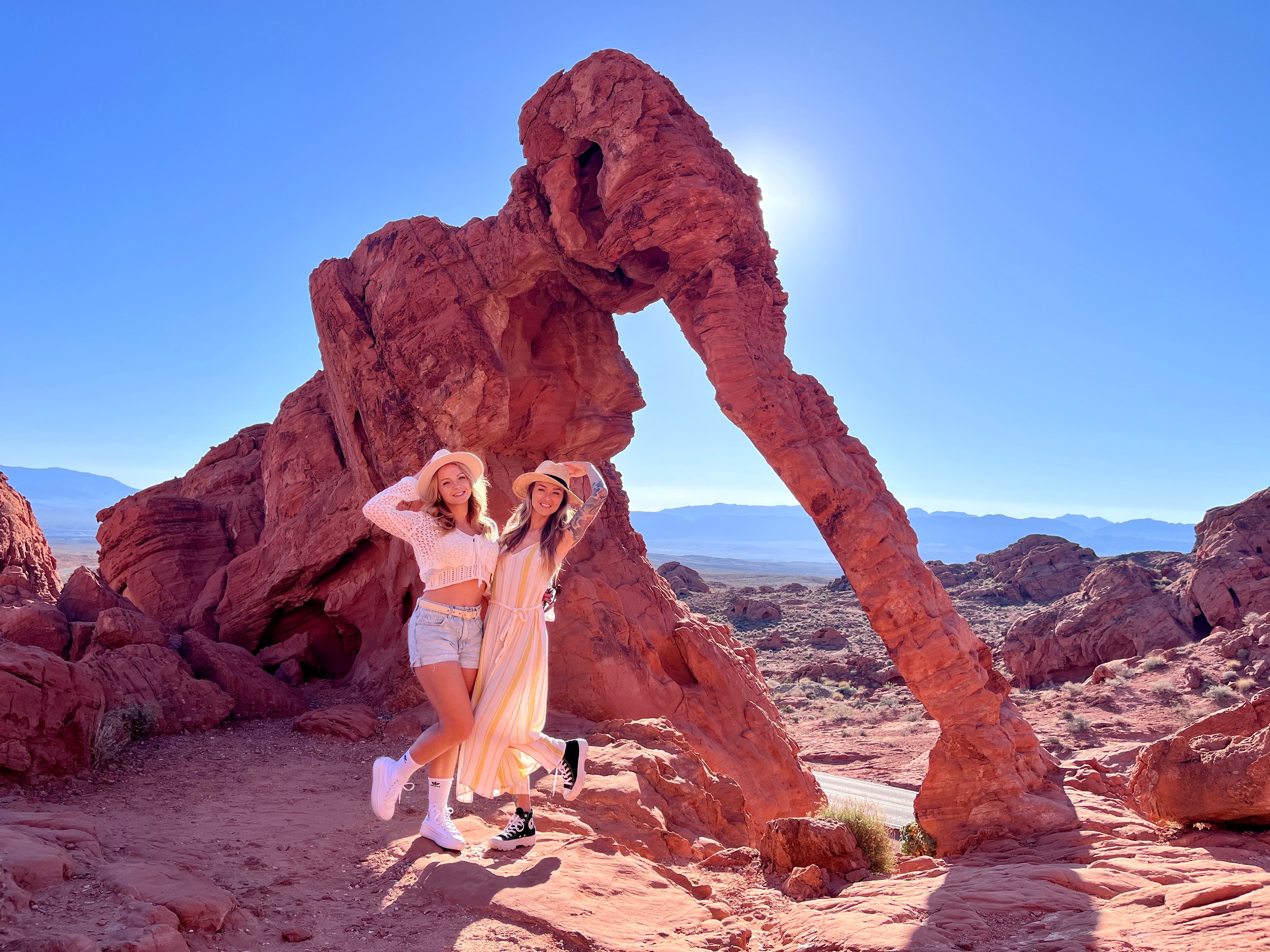 Las Vegas: Valley of Fire & Red Rock Canyon Sunrise Day Trip