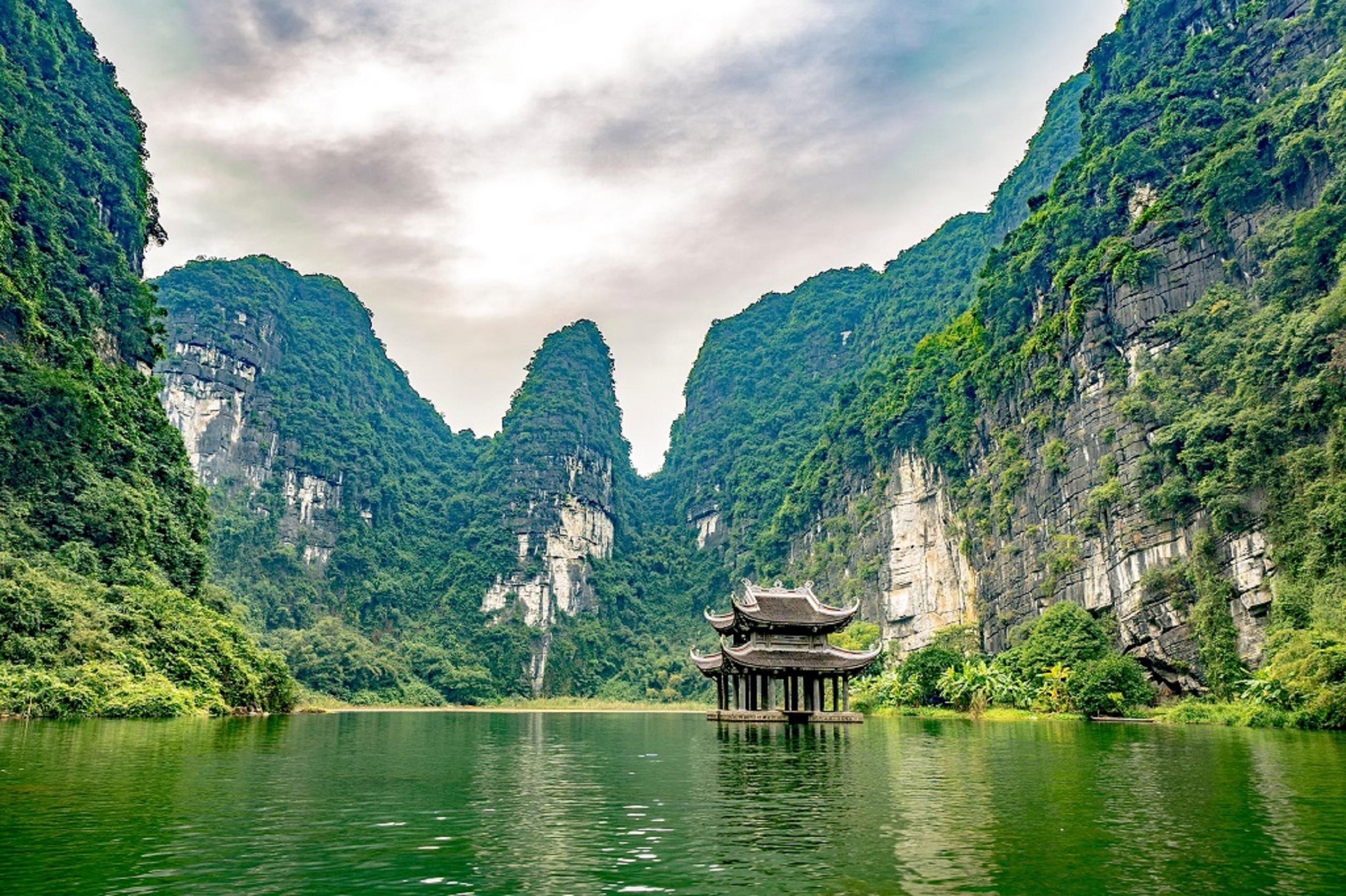 Ninh Binh Private Full-Day Tour: Bai Dinh, Trang An & Mua Cave