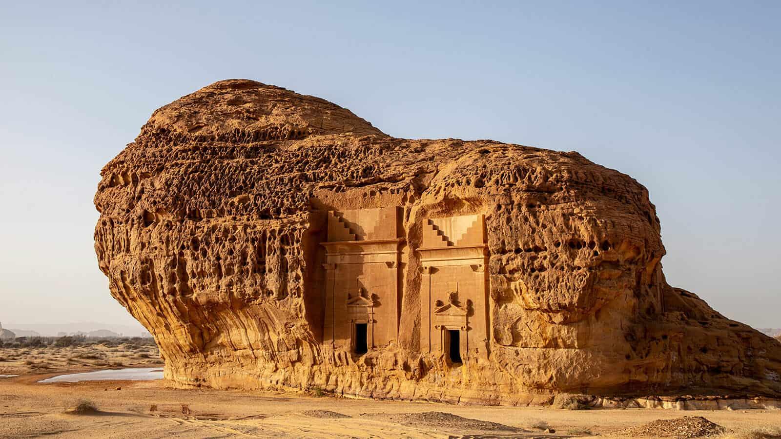 Hegra and AlUla Old Town Private Transfer Tour