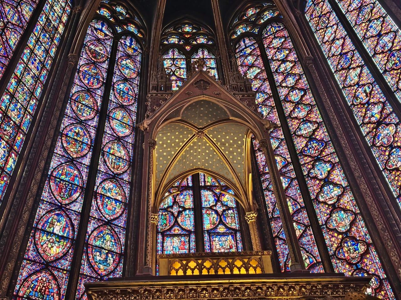 Notre Dame Outdoor Walking Tour with Optional Crypt & Sainte-Chapelle Access