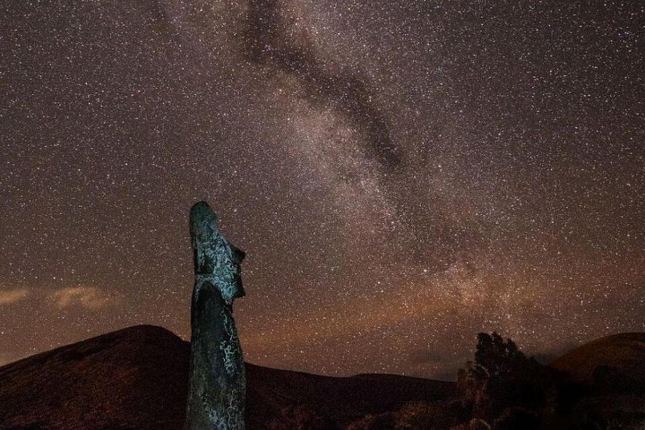 Rapa Nui stargazing tour — Easter Island night sky and moai — image 3