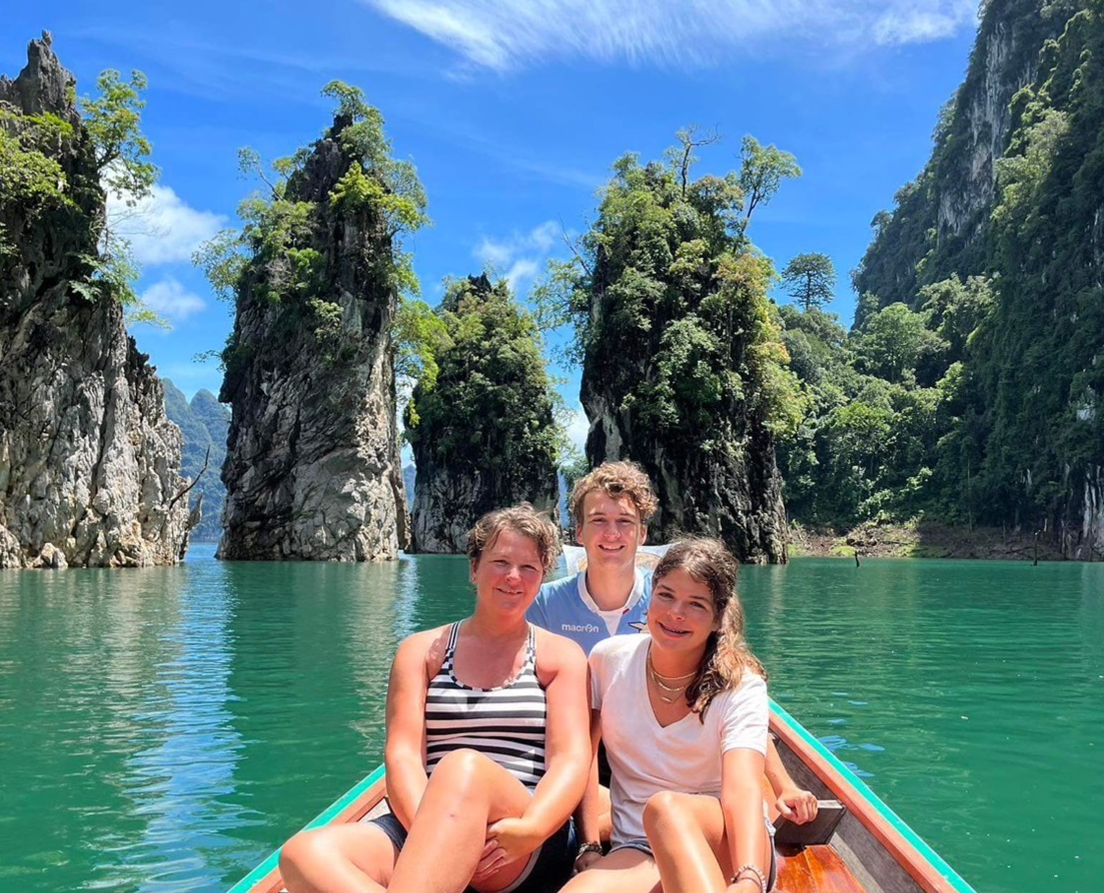 Ratchaprapha Dam Full-Day Tour: Boat Trip, Diamond Cave & Lunch