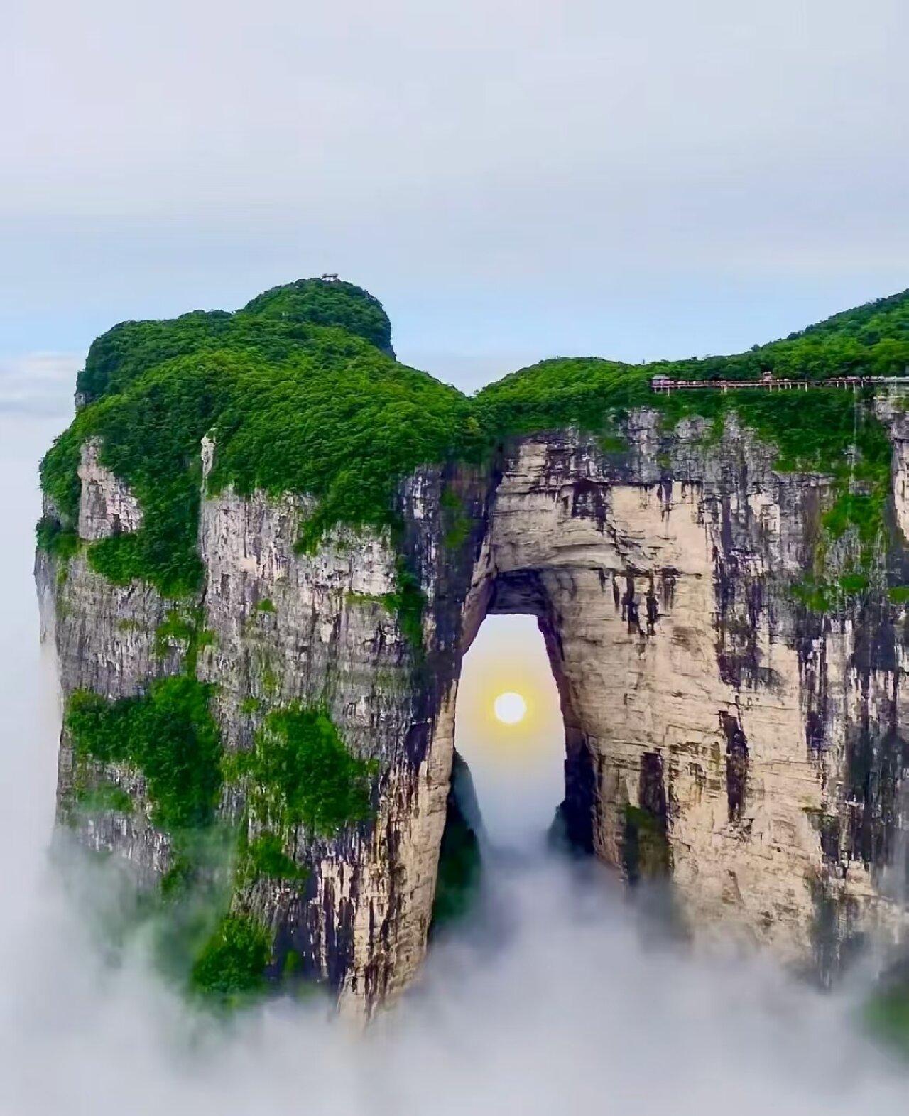 Tianmen Mountain Night Tour: Glass Skywalk & City Lights