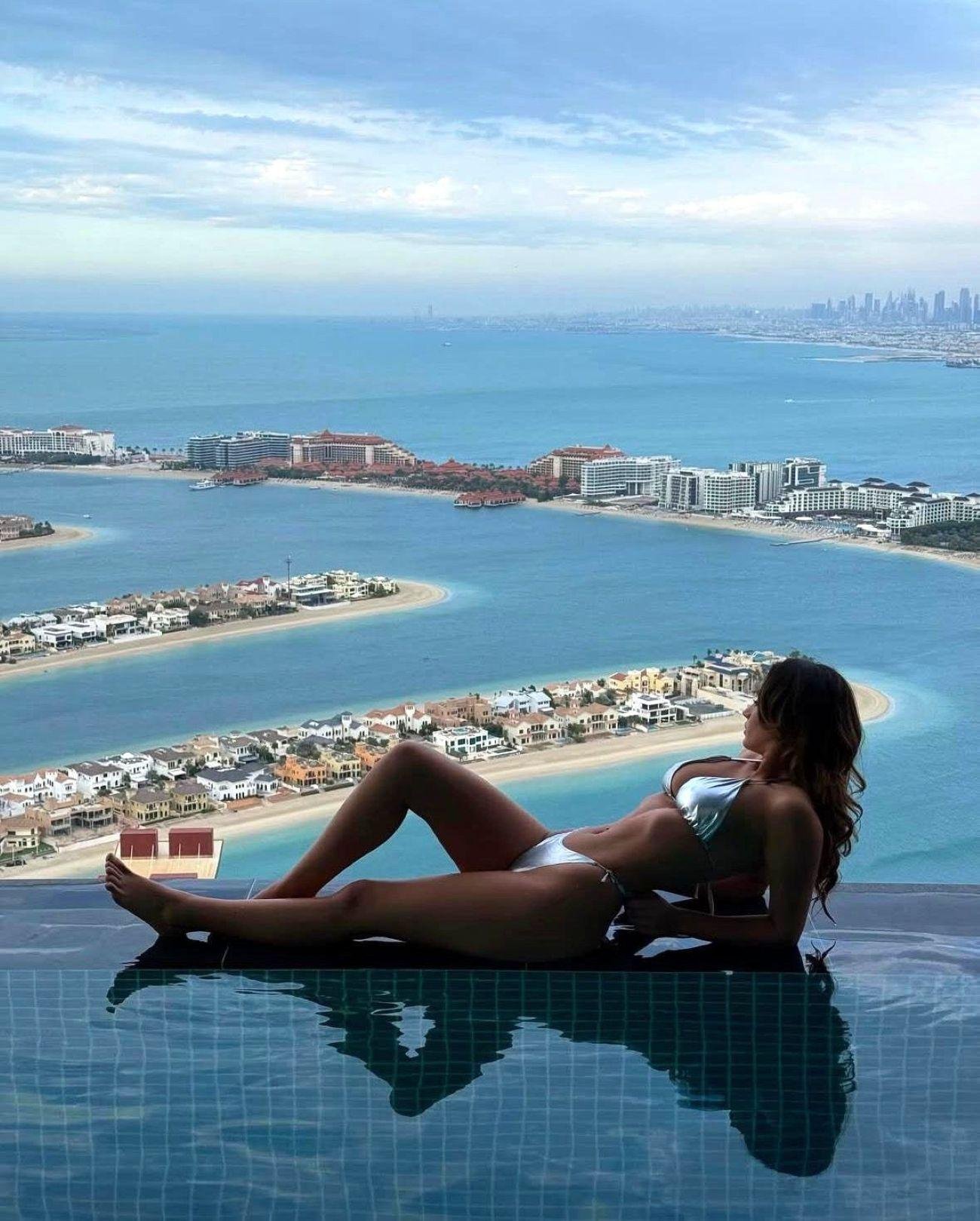 Dubai Skyline Pool & Palm Observatory Hosted Experience