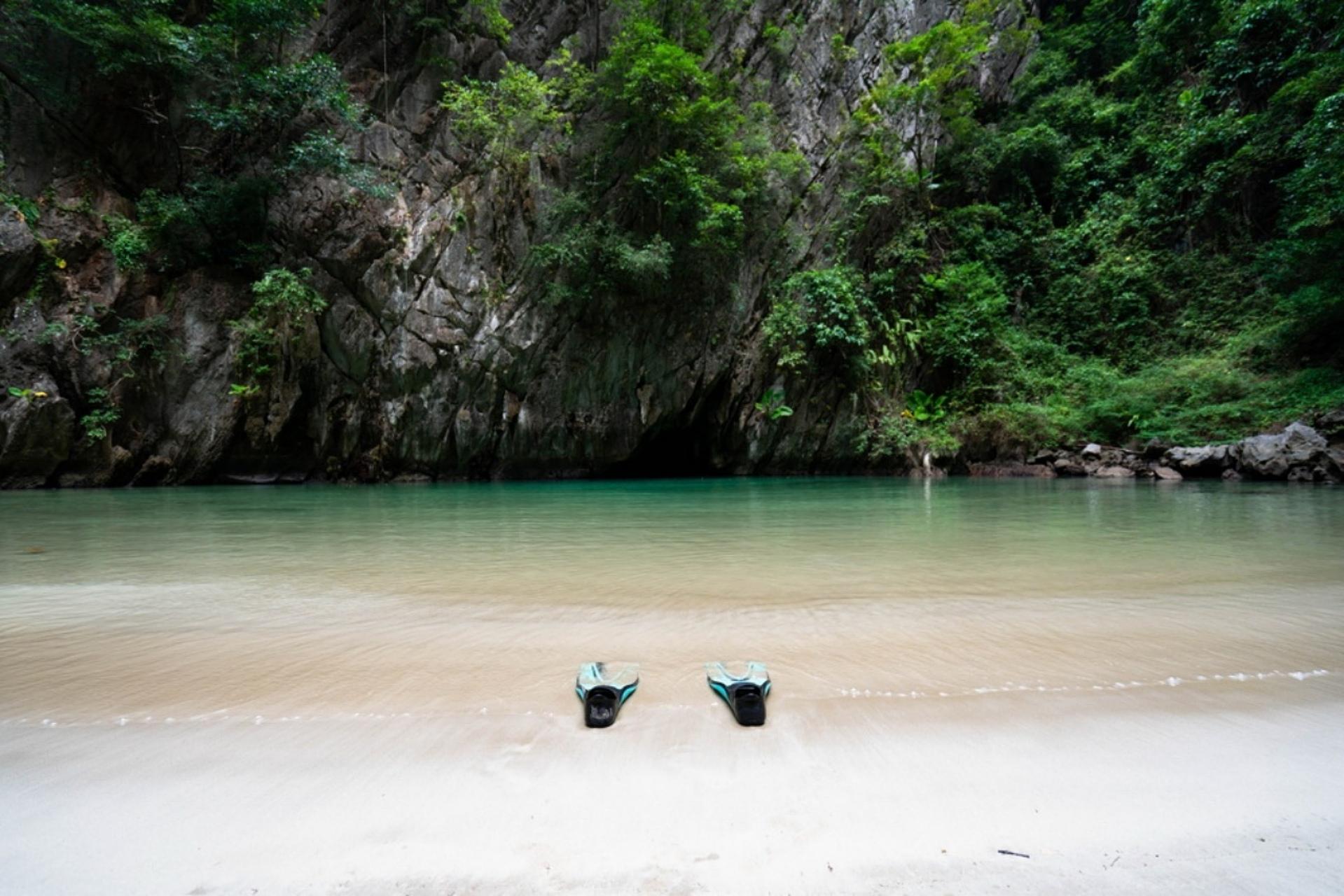 Four Islands Discovery Tour from Koh Lanta with Snorkeling