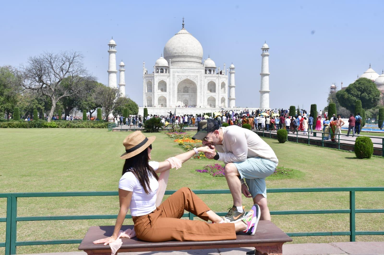 Taj Mahal Professional Photoshoot & Guided Tour