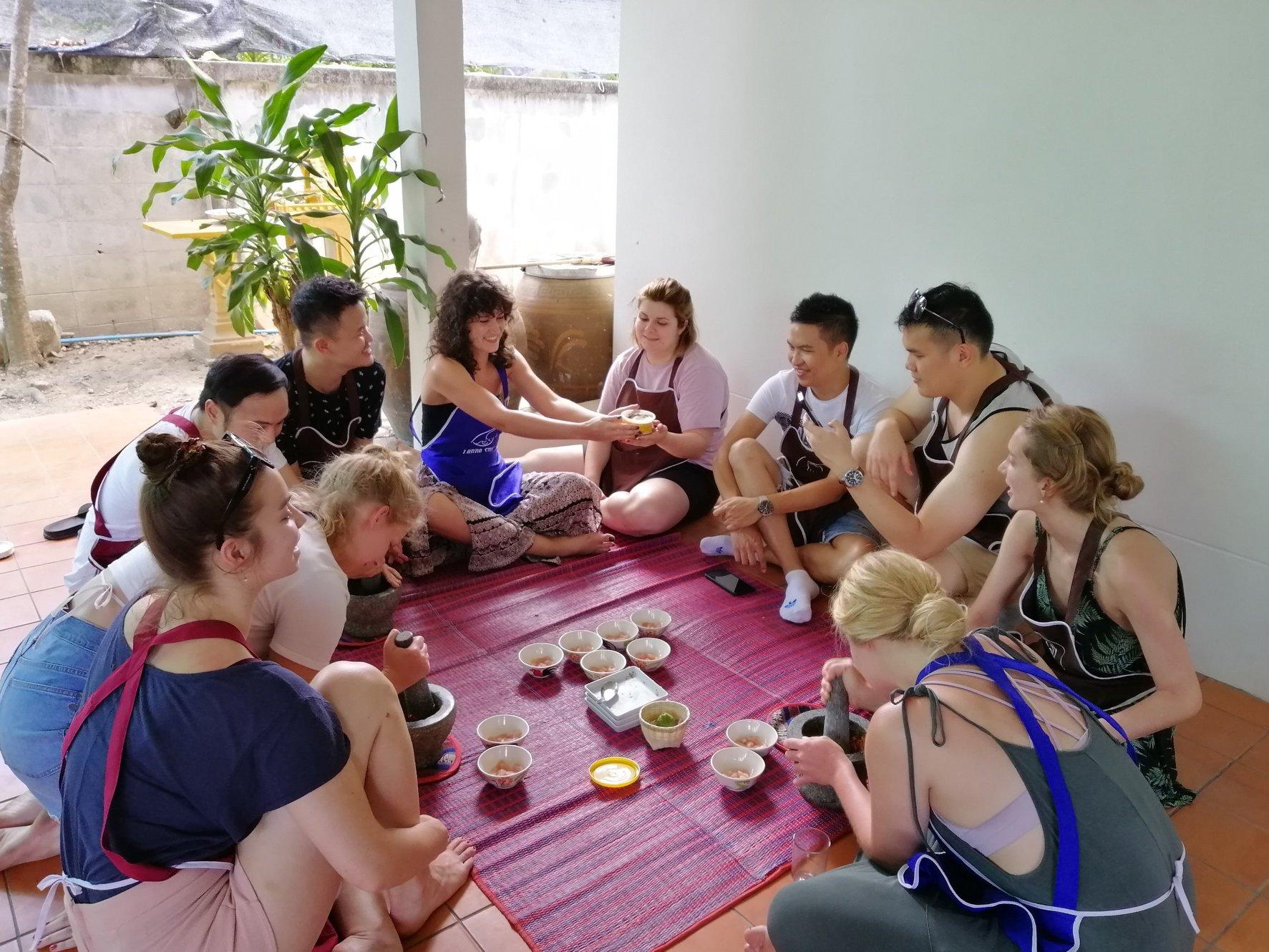 Chiang Mai: Thai Cooking and Market Tour with Lanna Smile