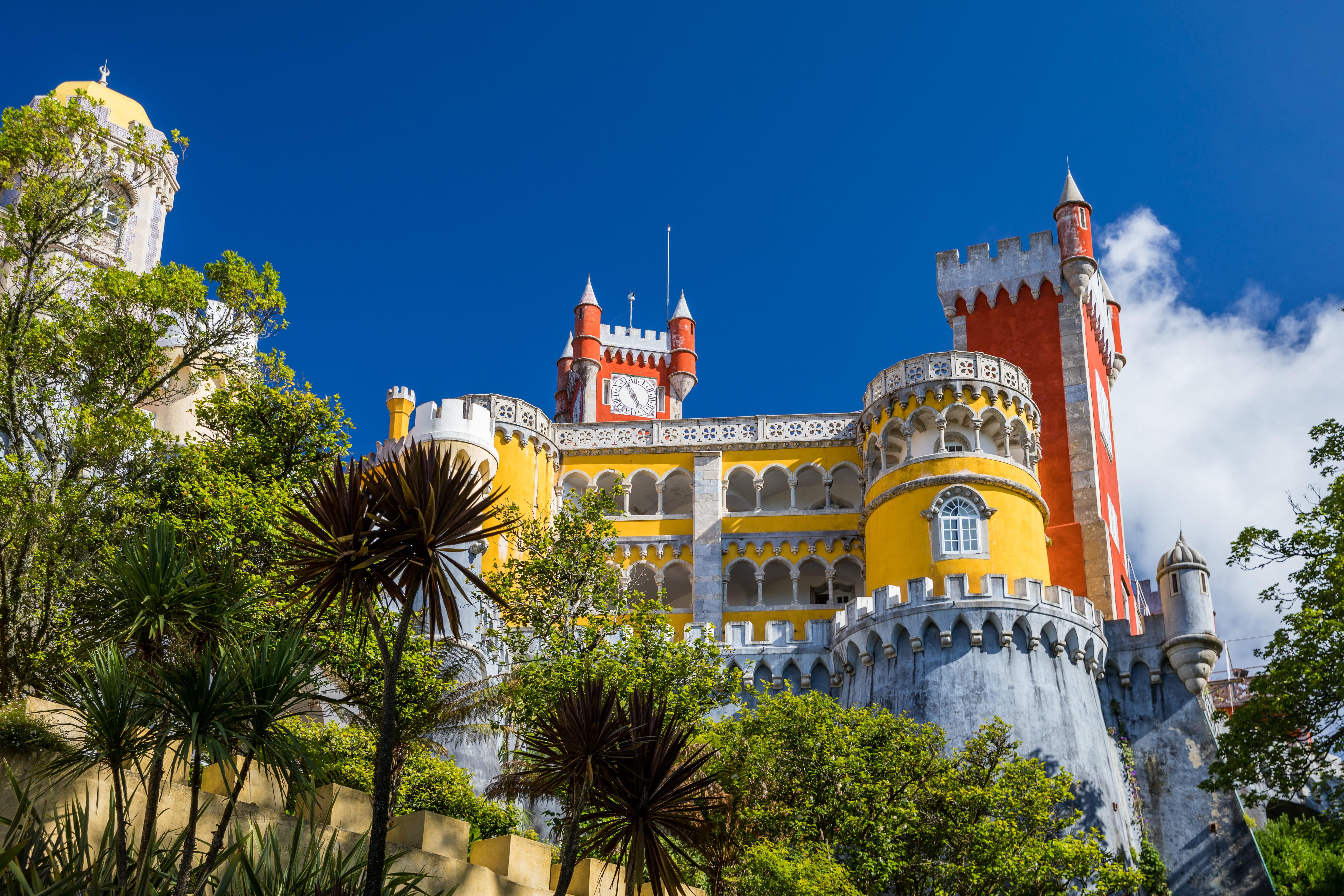 Fátima, Nazaré & Pena Palace Day Tour from Lisbon